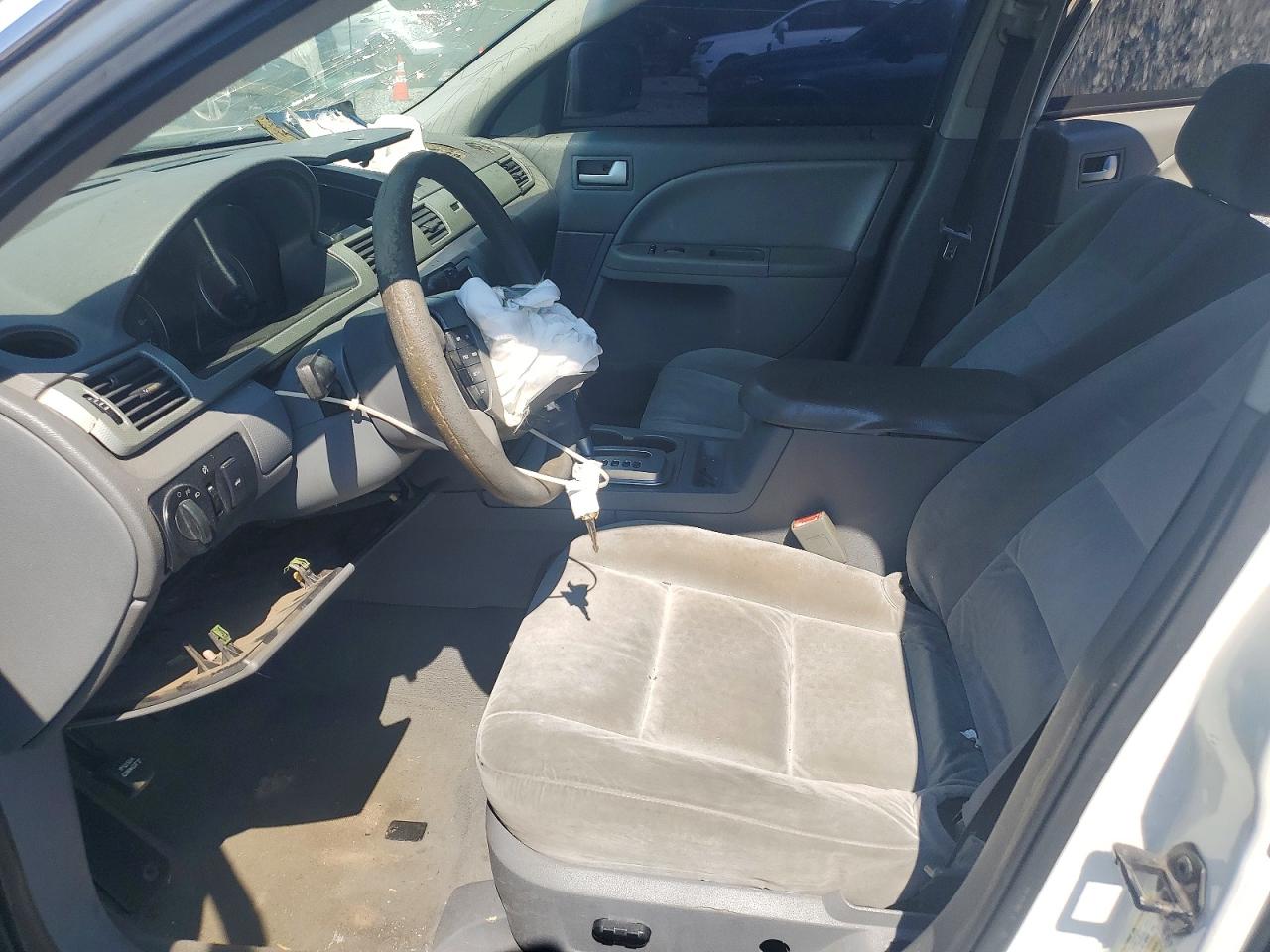 2006 Ford Five Hundred Se White vin: 1FAFP23116G107585