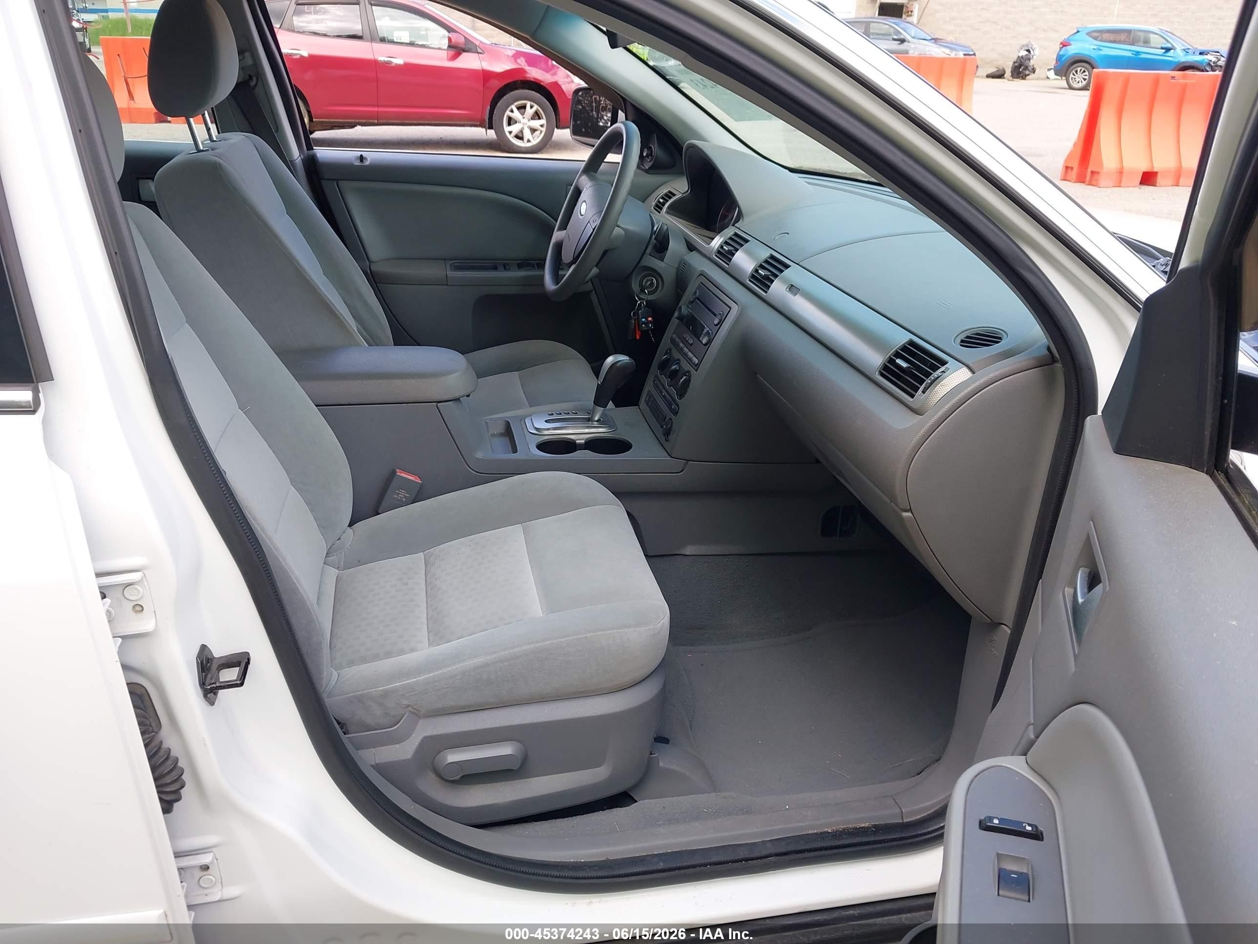 2005 Ford Five Hundred Se White vin: 1FAFP23155G129006