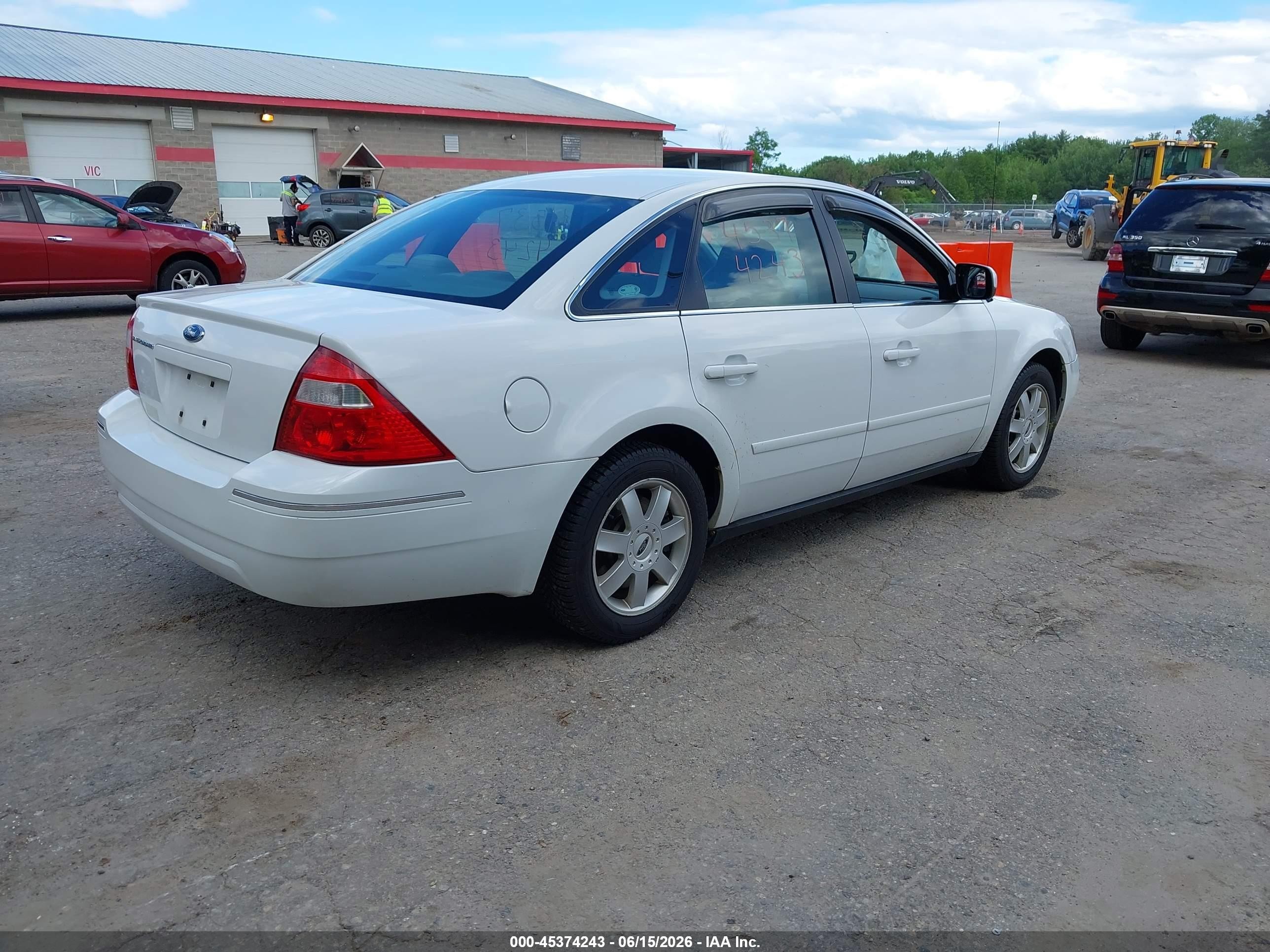 2005 Ford Five Hundred Se White vin: 1FAFP23155G129006
