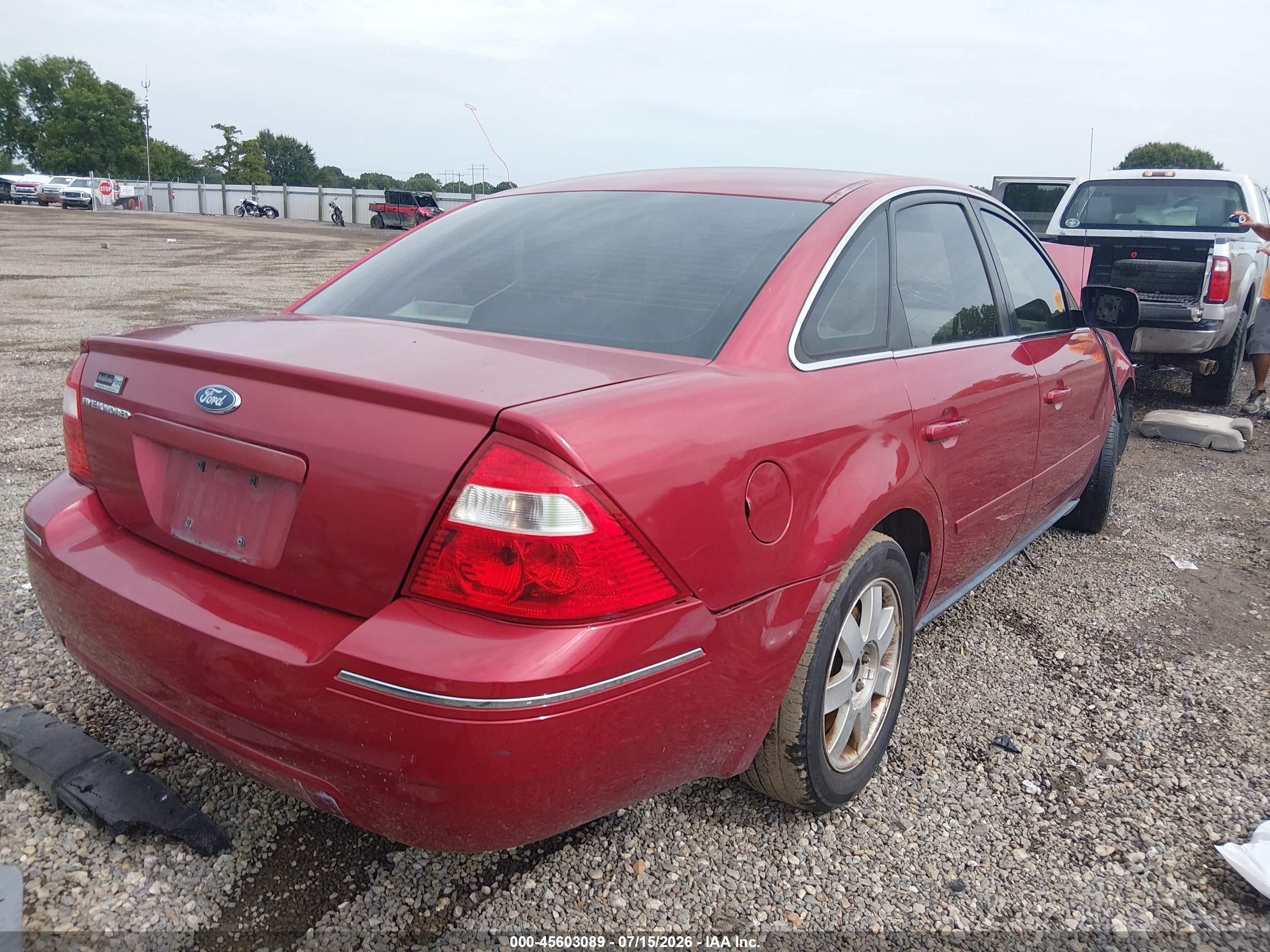 2005 Ford Five Hundred Se Red vin: 1FAFP23155G147828