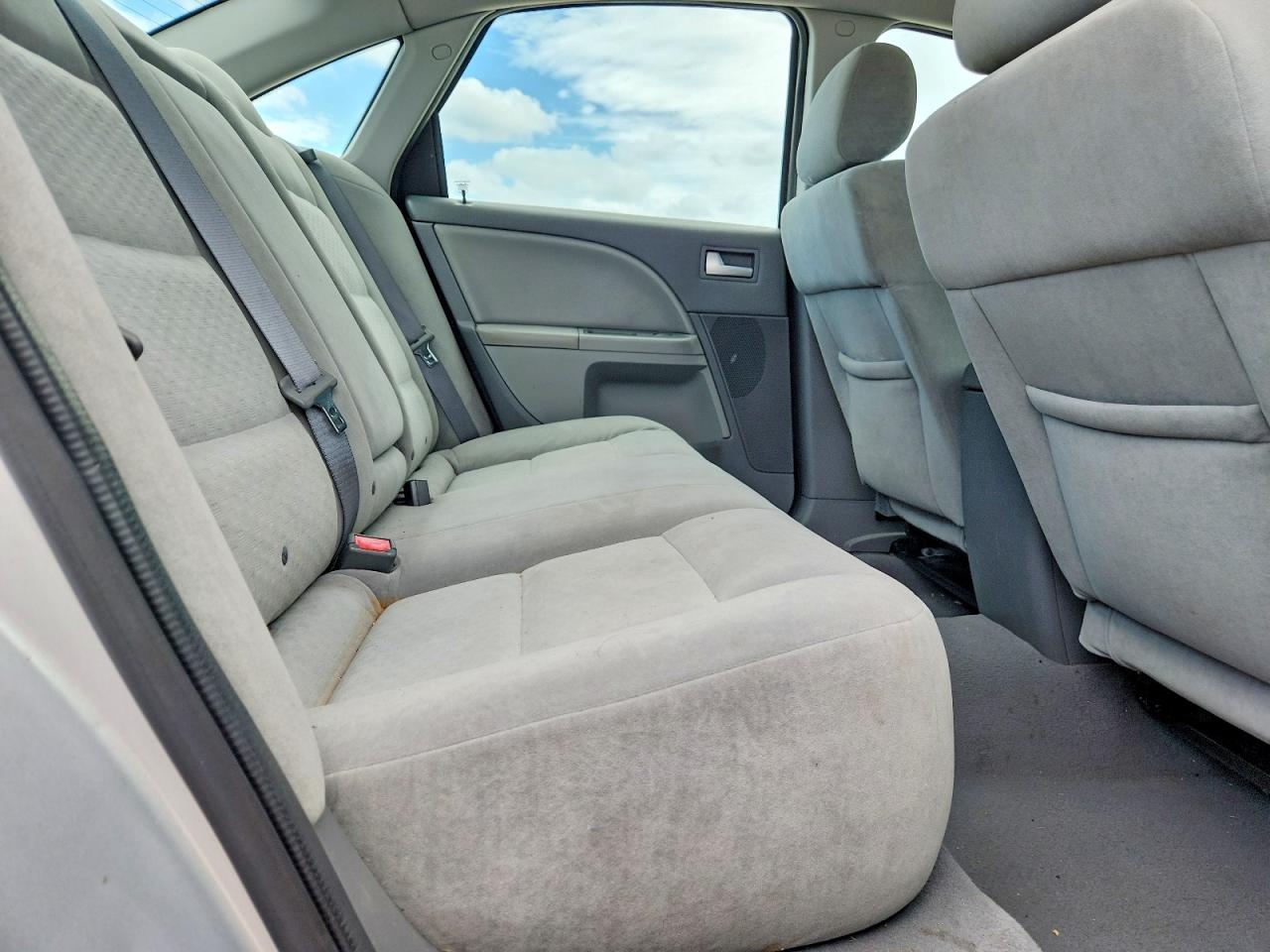 2005 Ford Five Hundred Se Silver vin: 1FAFP23165G156652