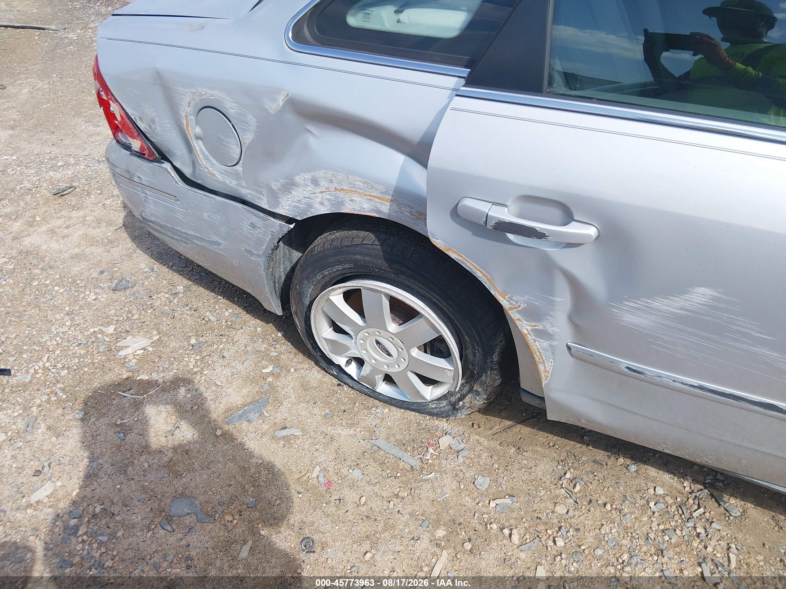 2005 Ford Five Hundred Se Серебряный vin: 1FAFP23175G163481