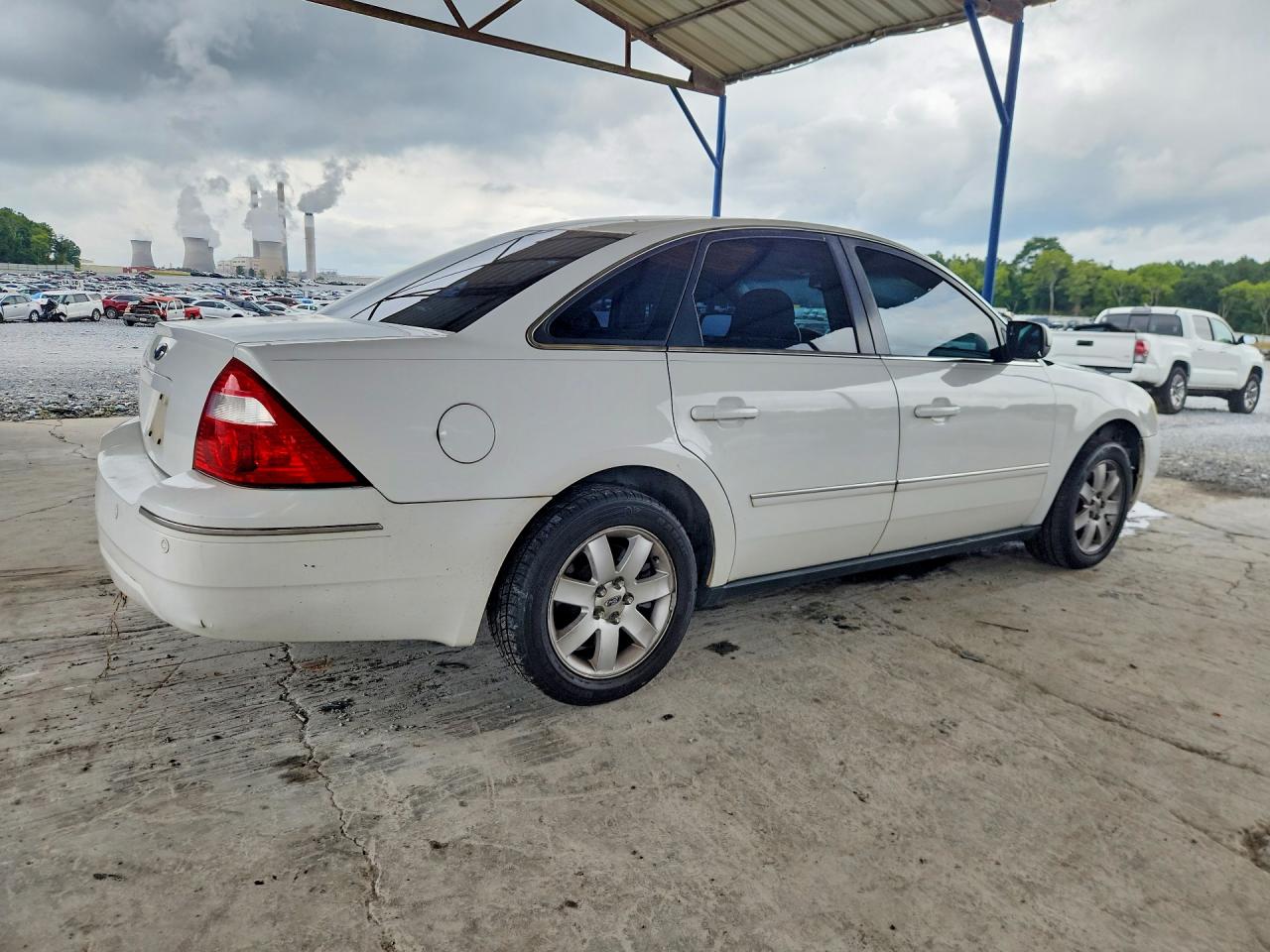 2005 Ford Five Hundred Sel White vin: 1FAFP24105G128117