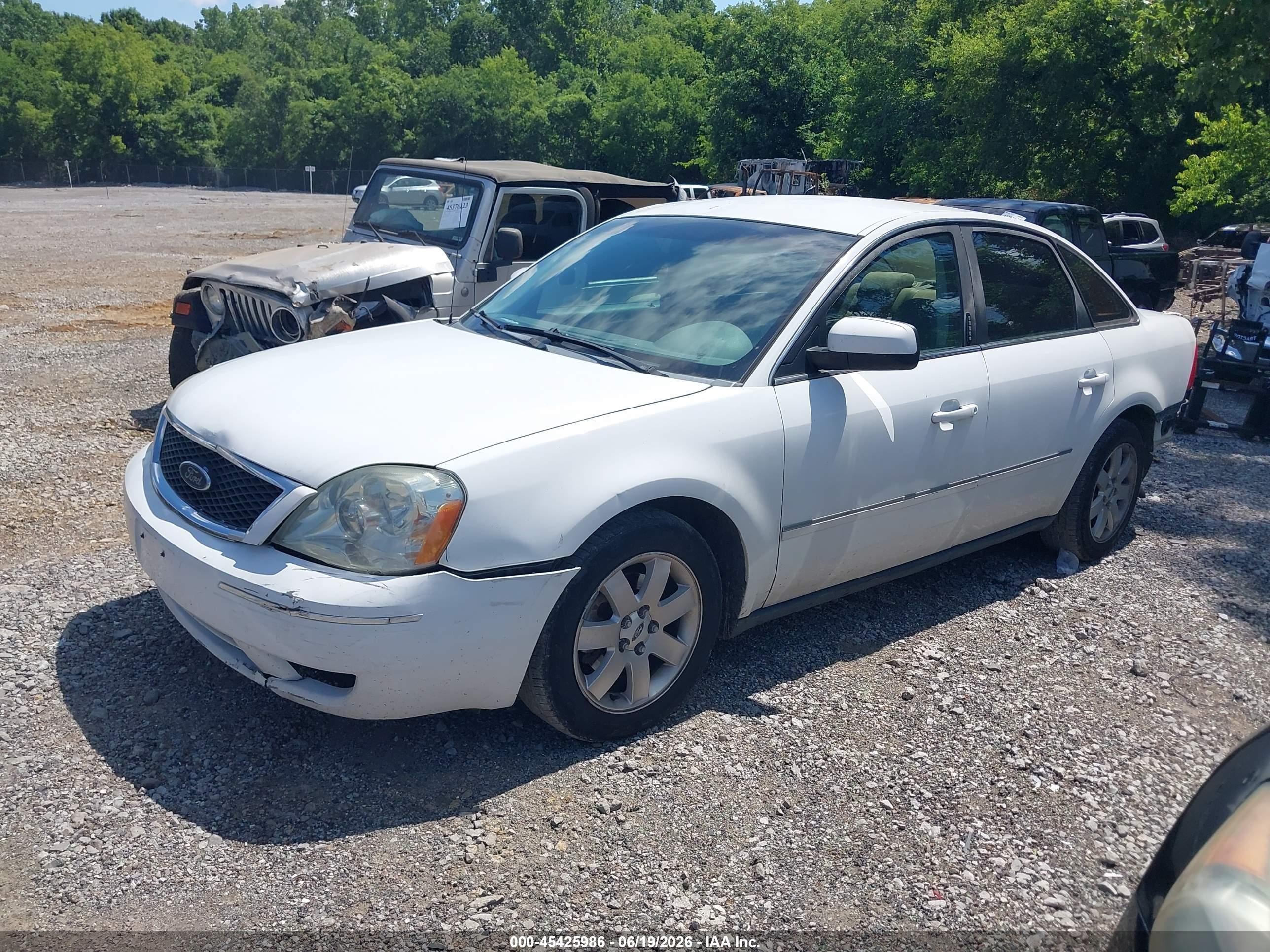 2005 Ford Five Hundred Sel White vin: 1FAFP24185G184225