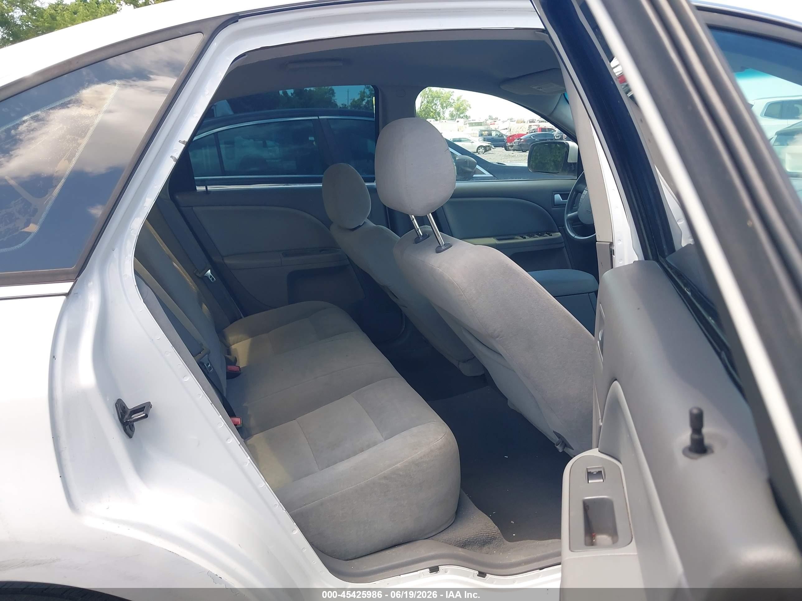 2005 Ford Five Hundred Sel White vin: 1FAFP24185G184225