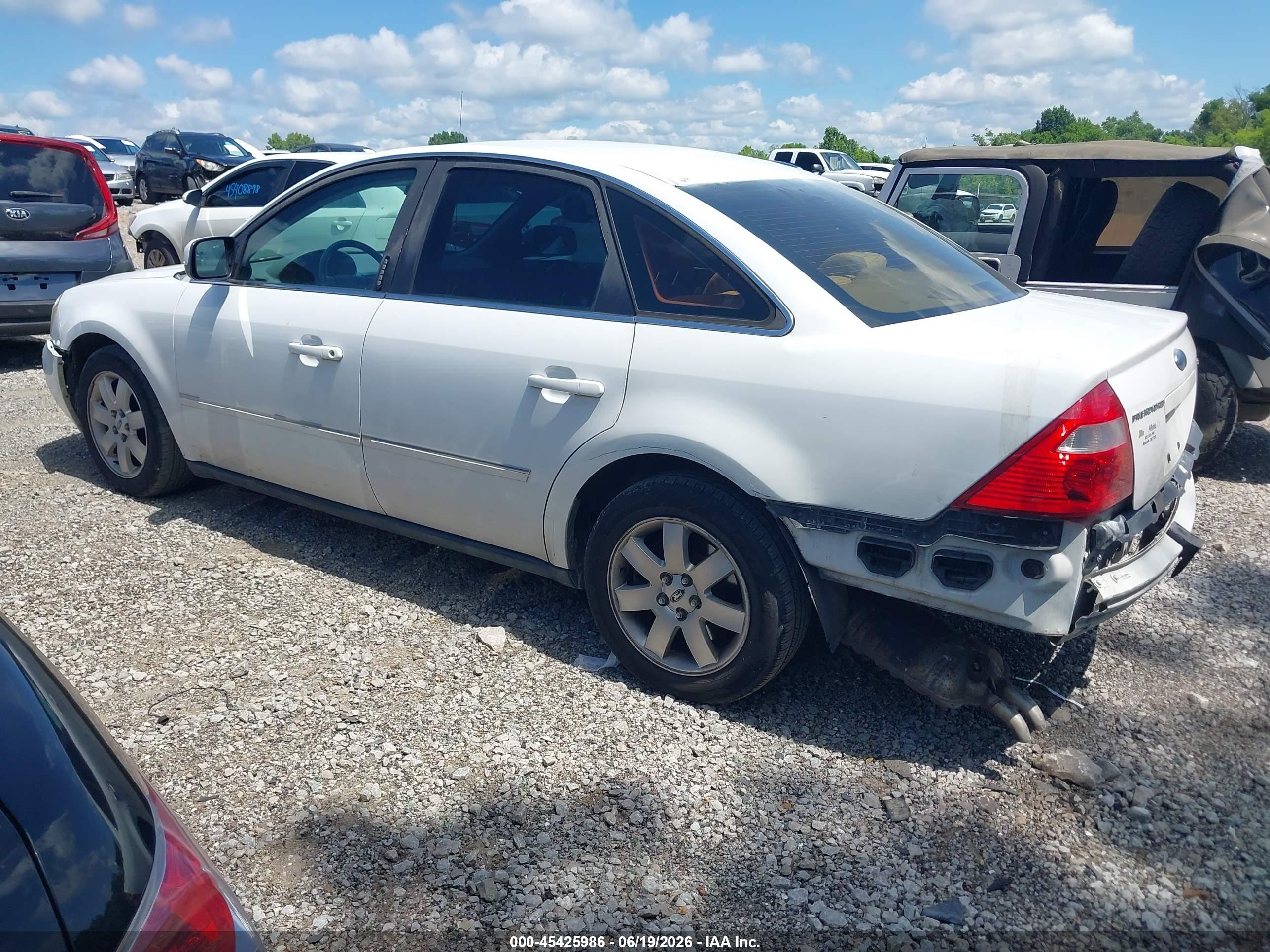 2005 Ford Five Hundred Sel White vin: 1FAFP24185G184225