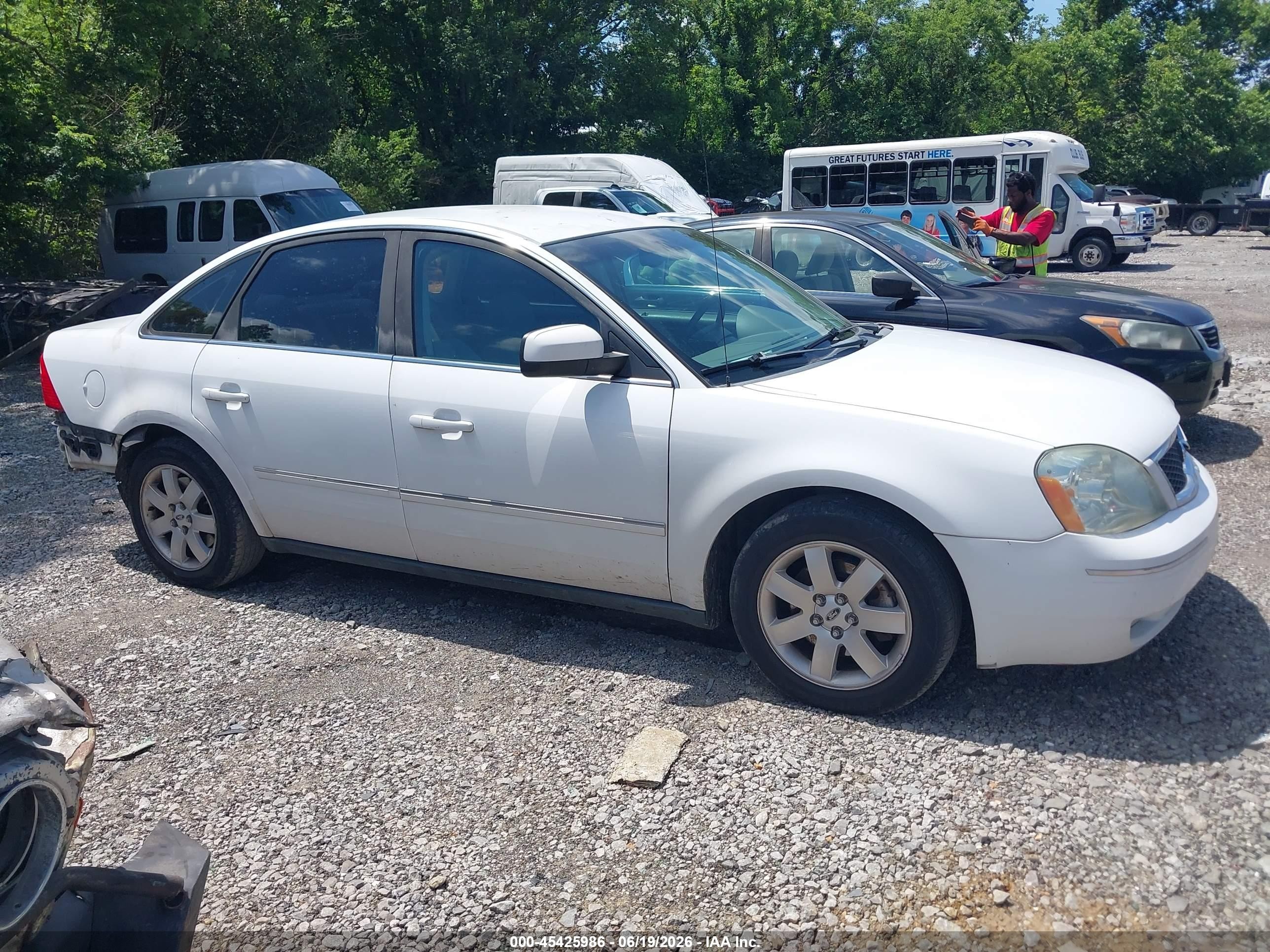 2005 Ford Five Hundred Sel White vin: 1FAFP24185G184225