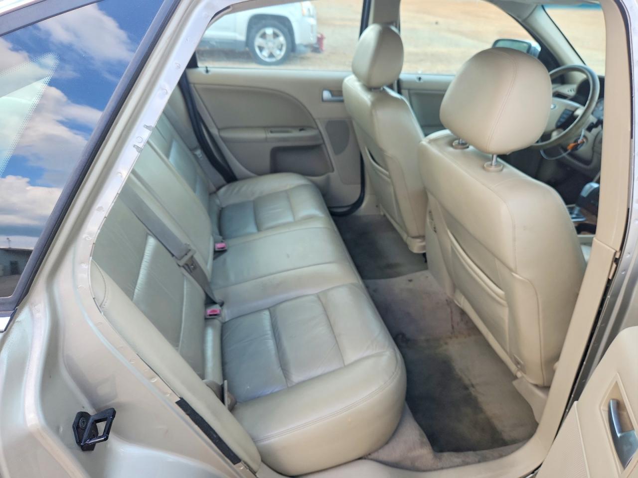 2005 Ford Five Hundred Limited Beige vin: 1FAFP25105G182922