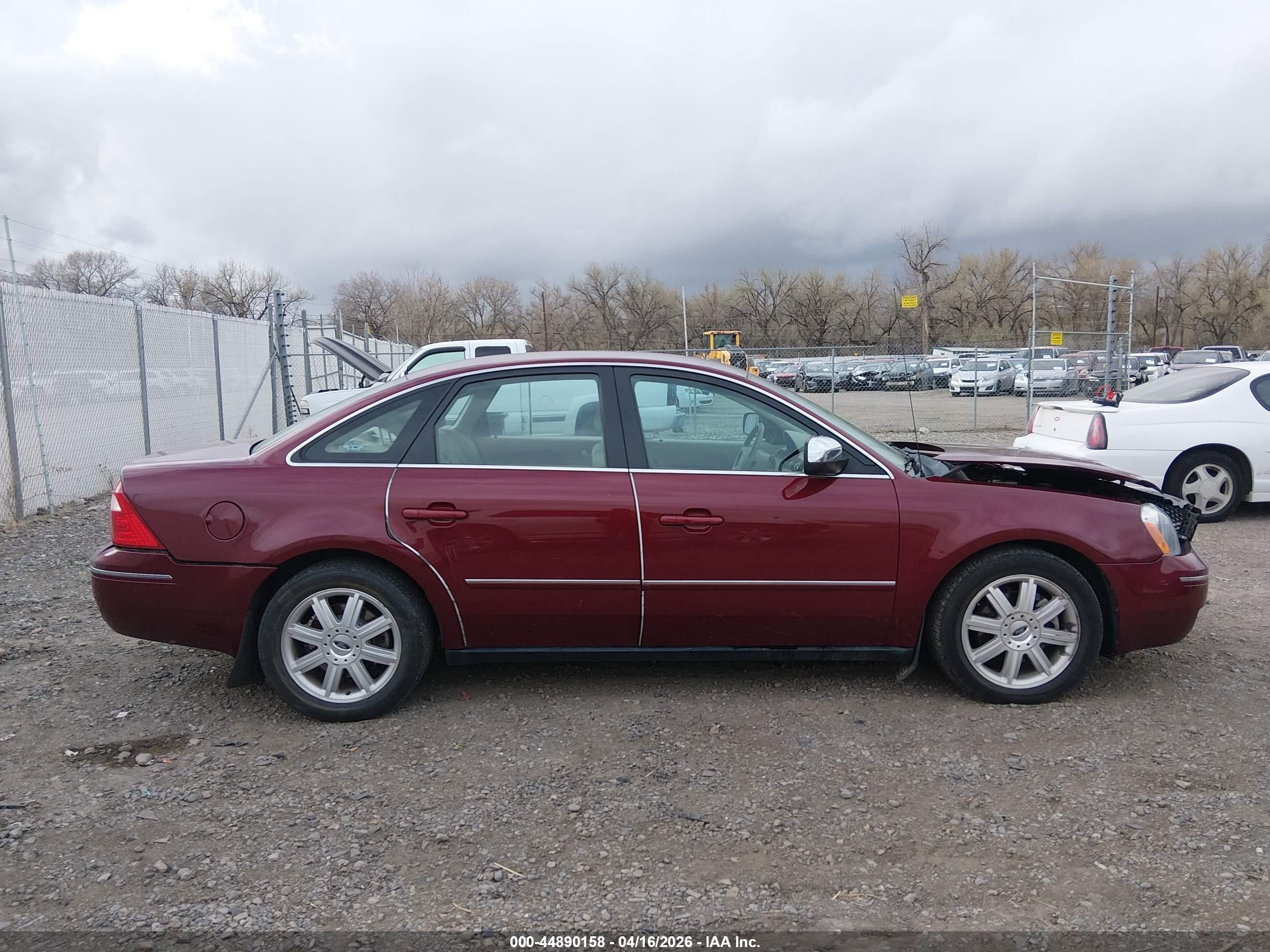2005 Ford Five Hundred Limited Red vin: 1FAFP25175G176101