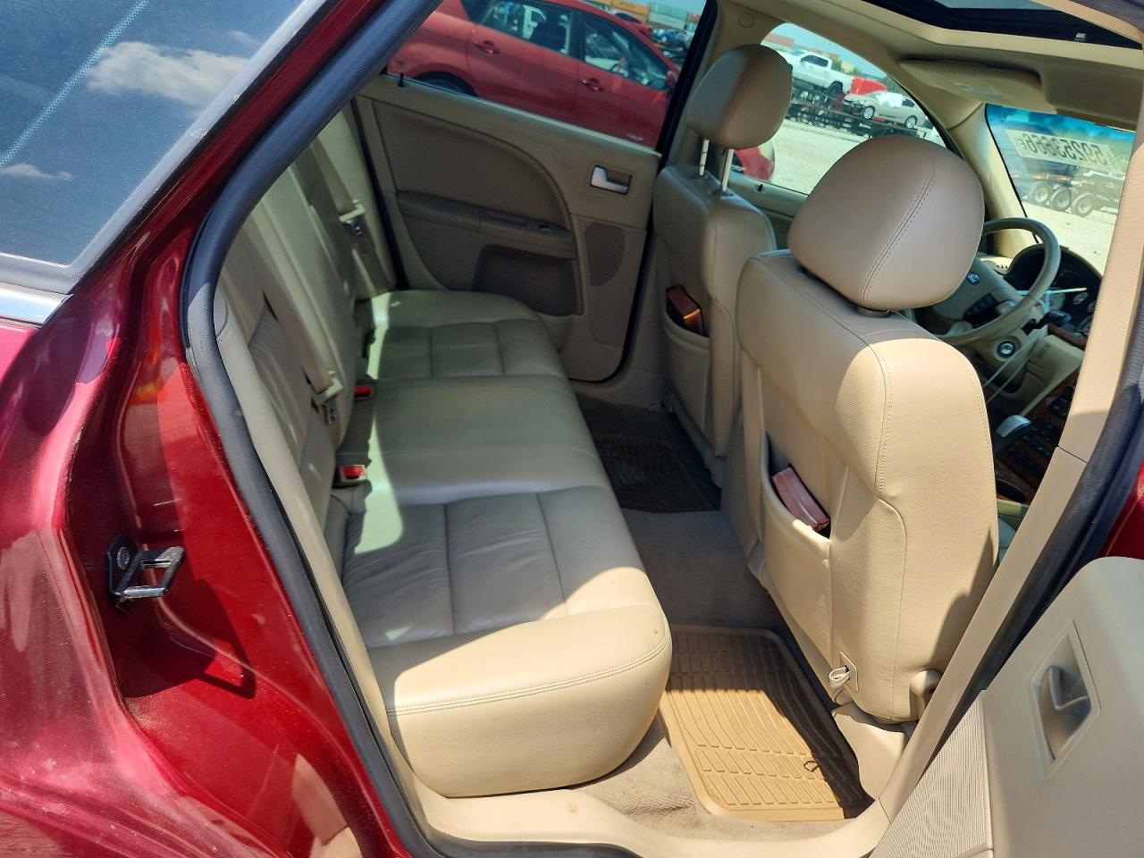 2005 Ford Five Hundred Limited Red vin: 1FAFP251X5G146686