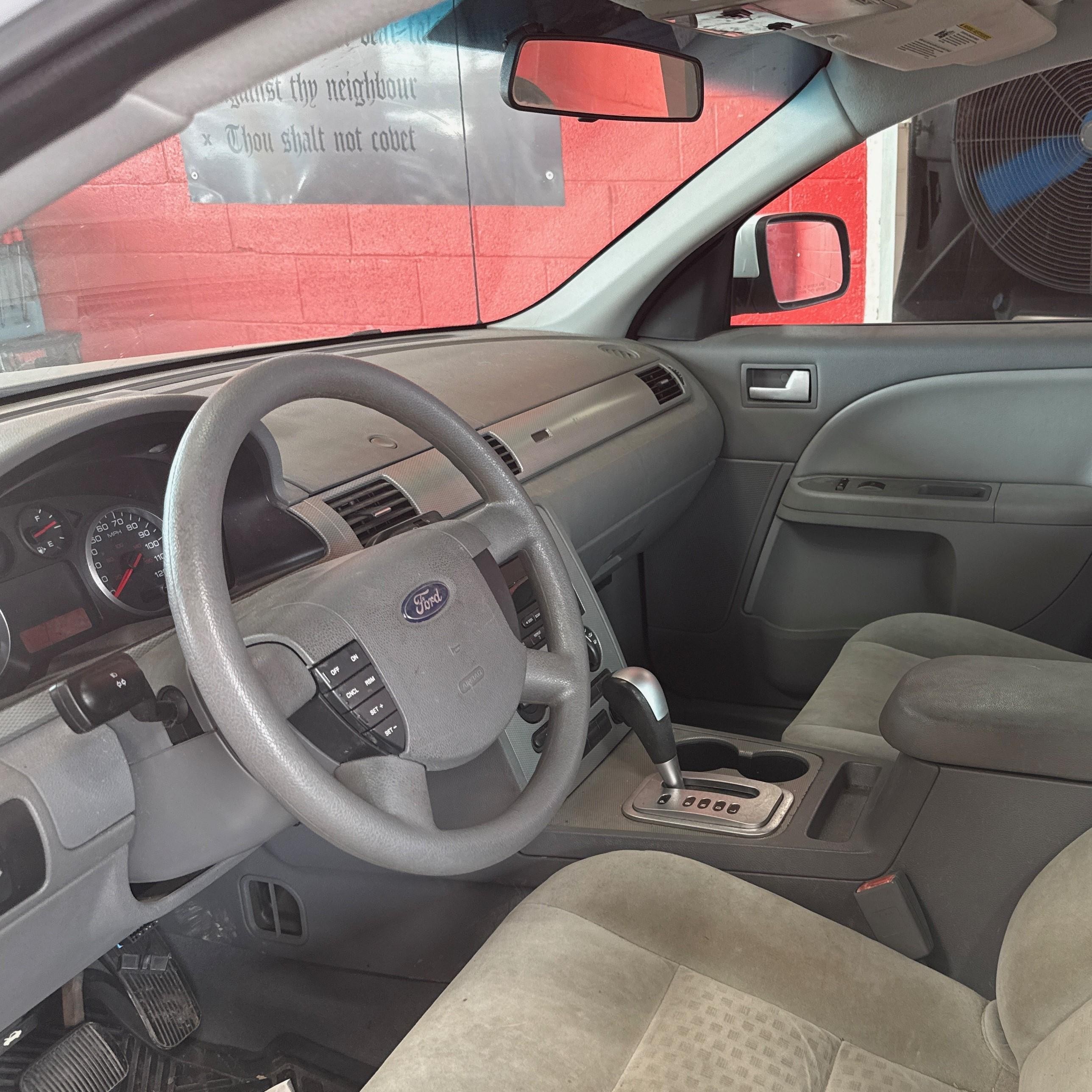 2006 Ford Five Hundred Se White vin: 1FAFP26136G130104