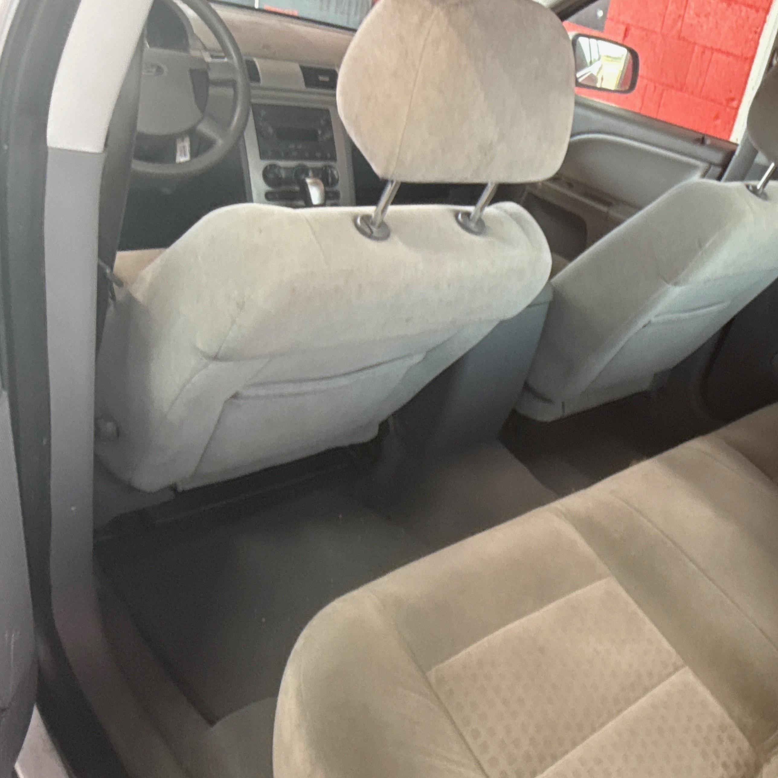2006 Ford Five Hundred Se White vin: 1FAFP26136G130104