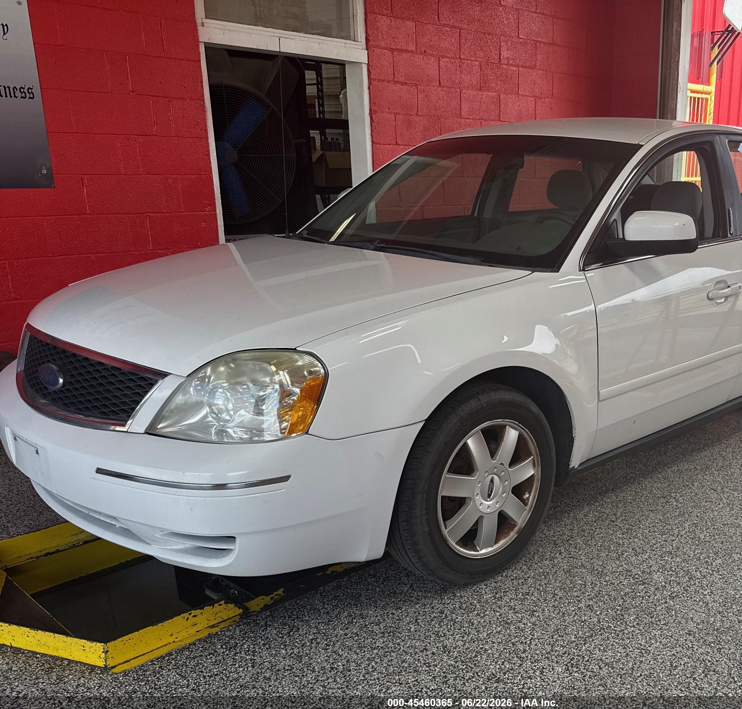 2006 Ford Five Hundred Se White vin: 1FAFP26136G130104