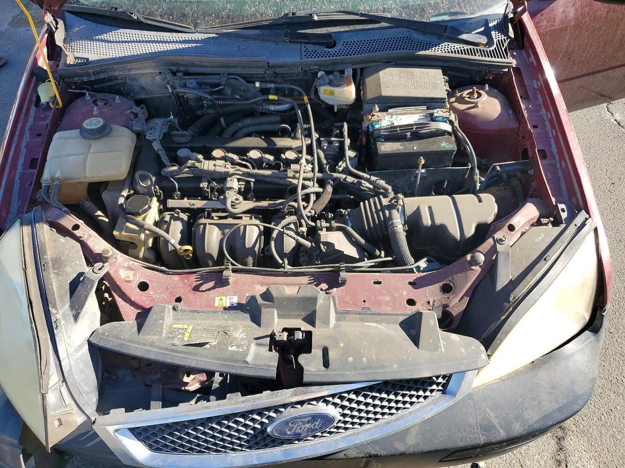 2007 Ford Focus Zx3 Burgundy vin: 1FAFP31N27W287596