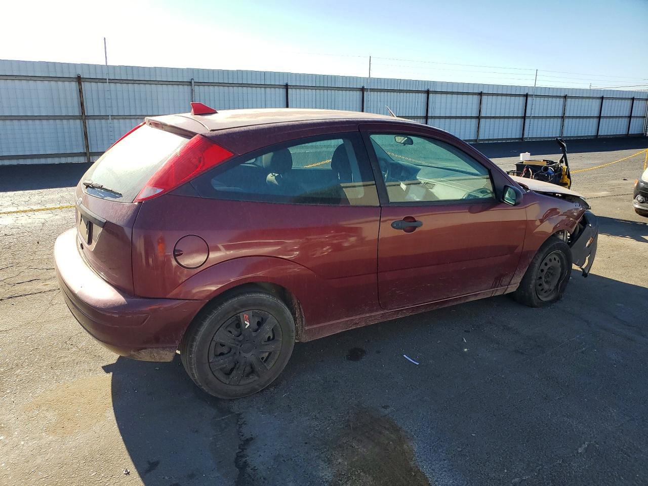 2007 Ford Focus Zx3 Burgundy vin: 1FAFP31N27W287596