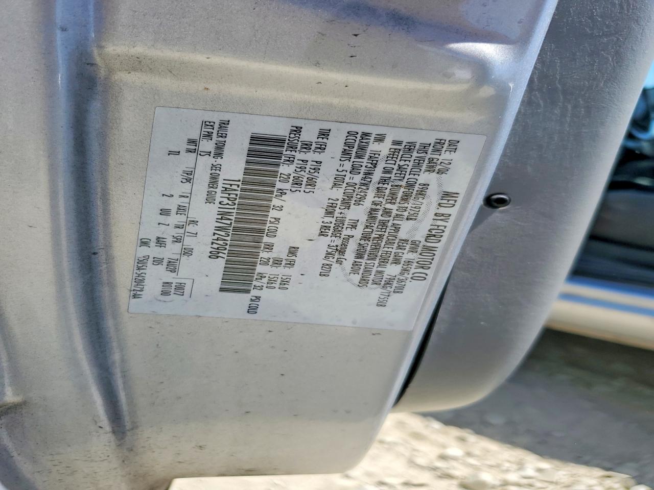 2007 Ford Focus Zx3 Gray vin: 1FAFP31N47W242966