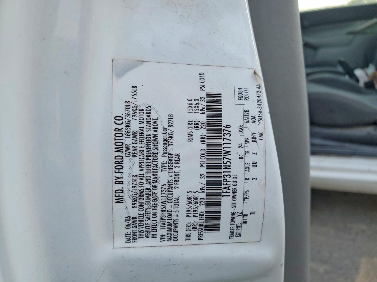 2007 Ford Focus Zx3 White vin: 1FAFP31N57W117376