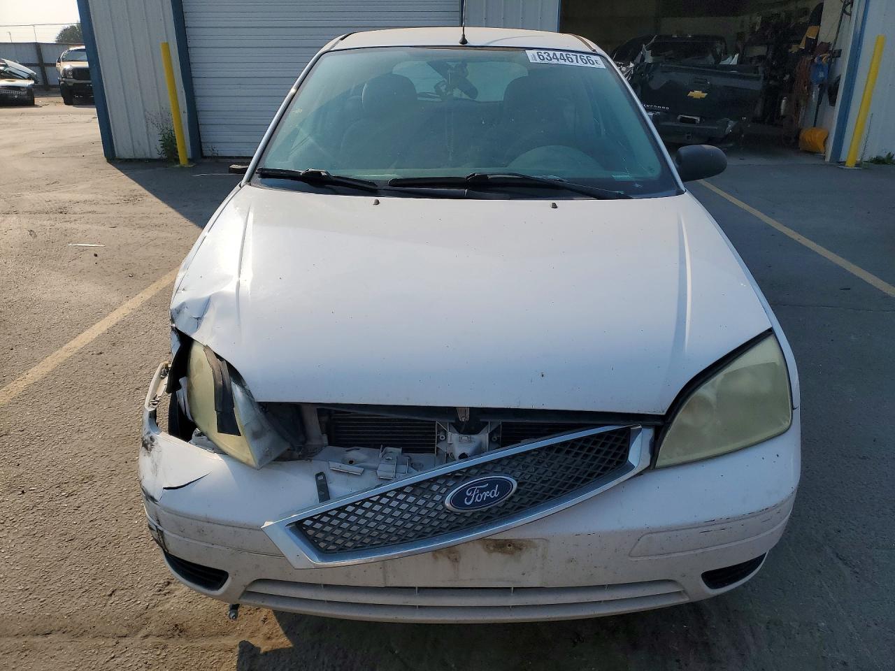 2007 Ford Focus Zx3 White vin: 1FAFP31N57W117376