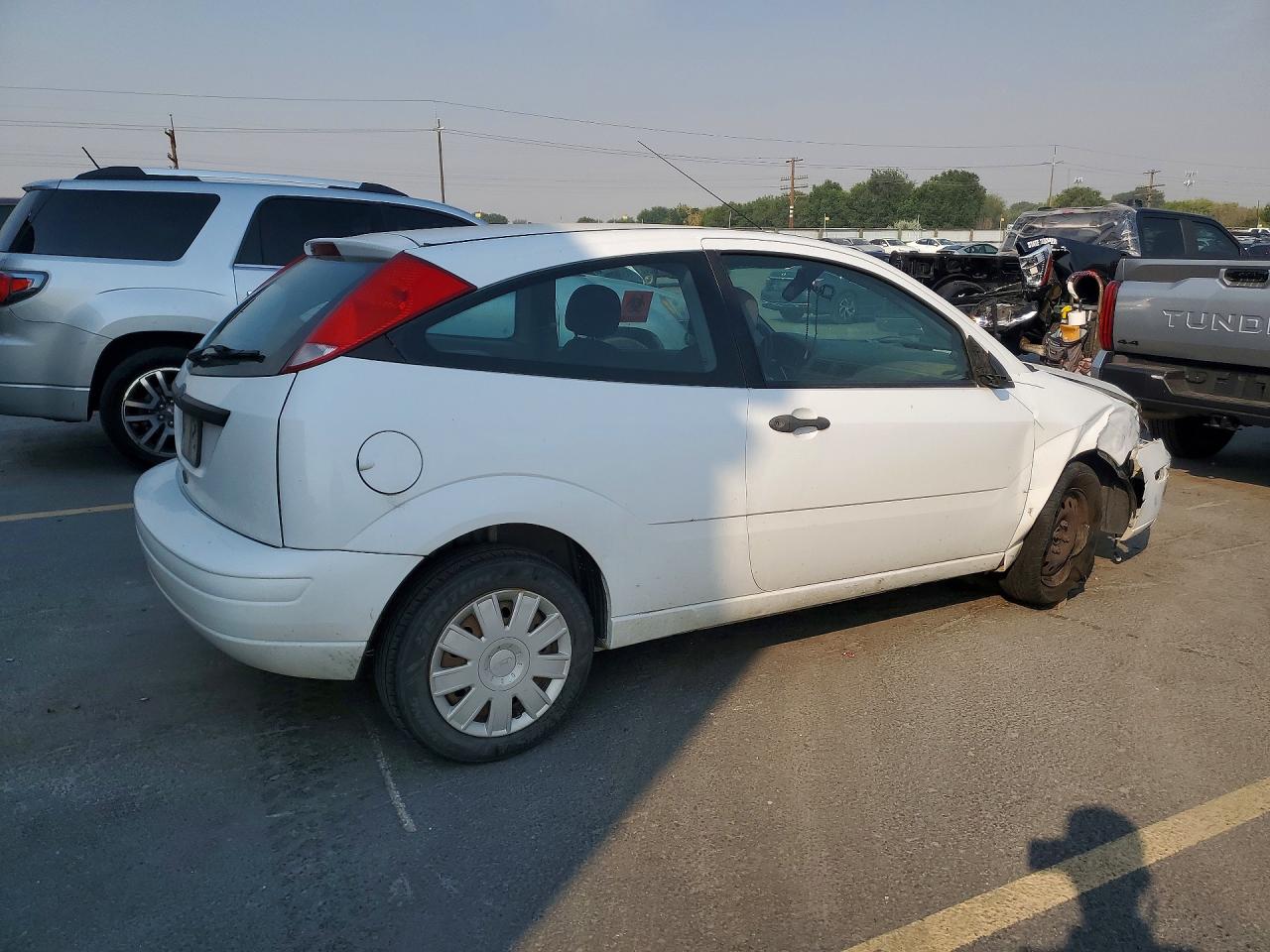 2007 Ford Focus Zx3 White vin: 1FAFP31N57W117376