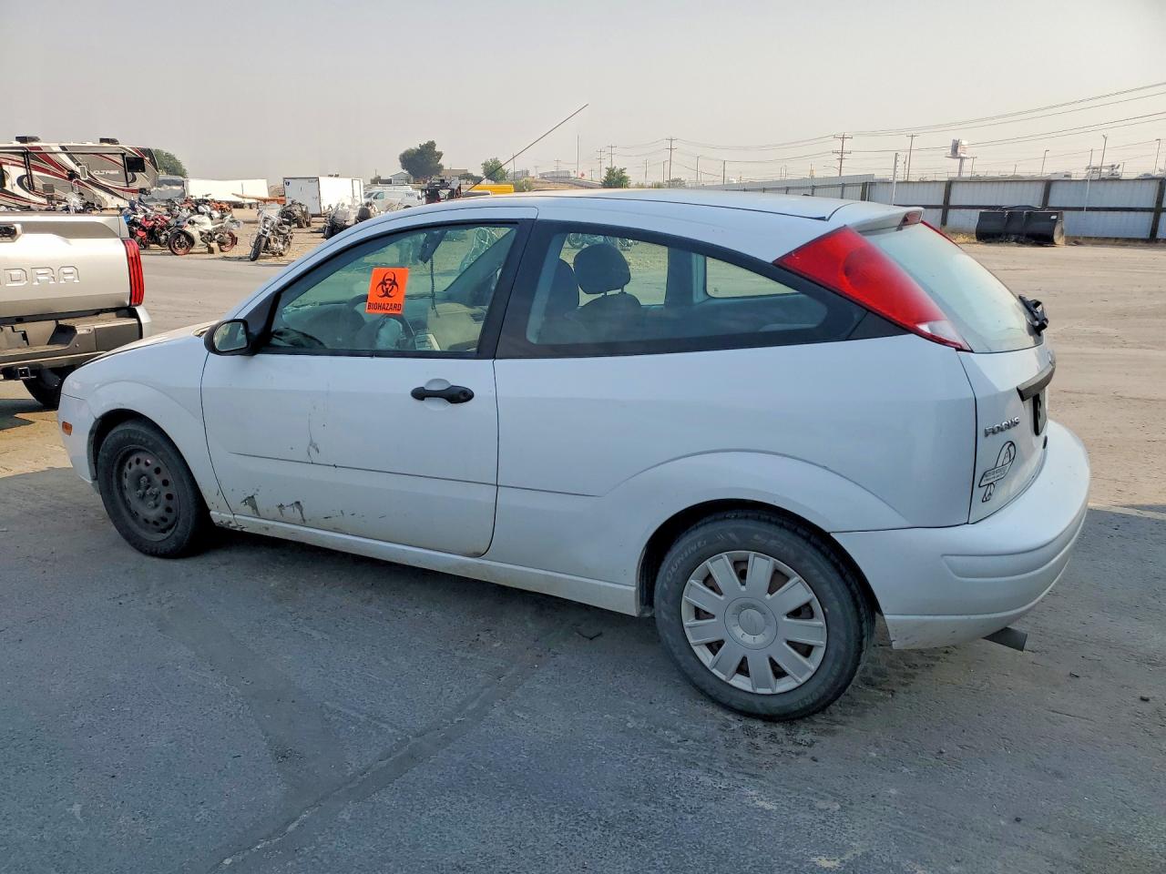 2007 Ford Focus Zx3 White vin: 1FAFP31N57W117376