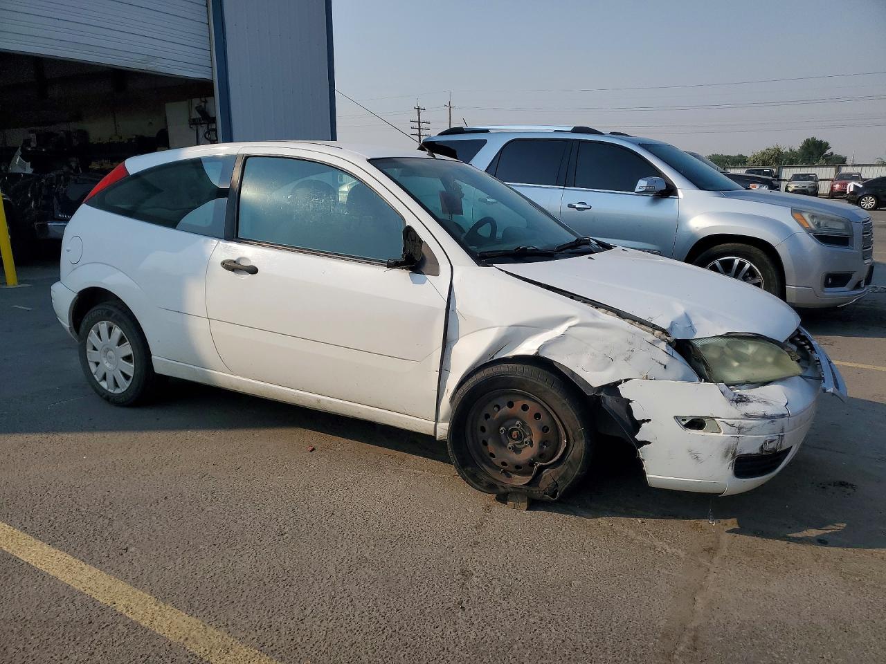 2007 Ford Focus Zx3 White vin: 1FAFP31N57W117376