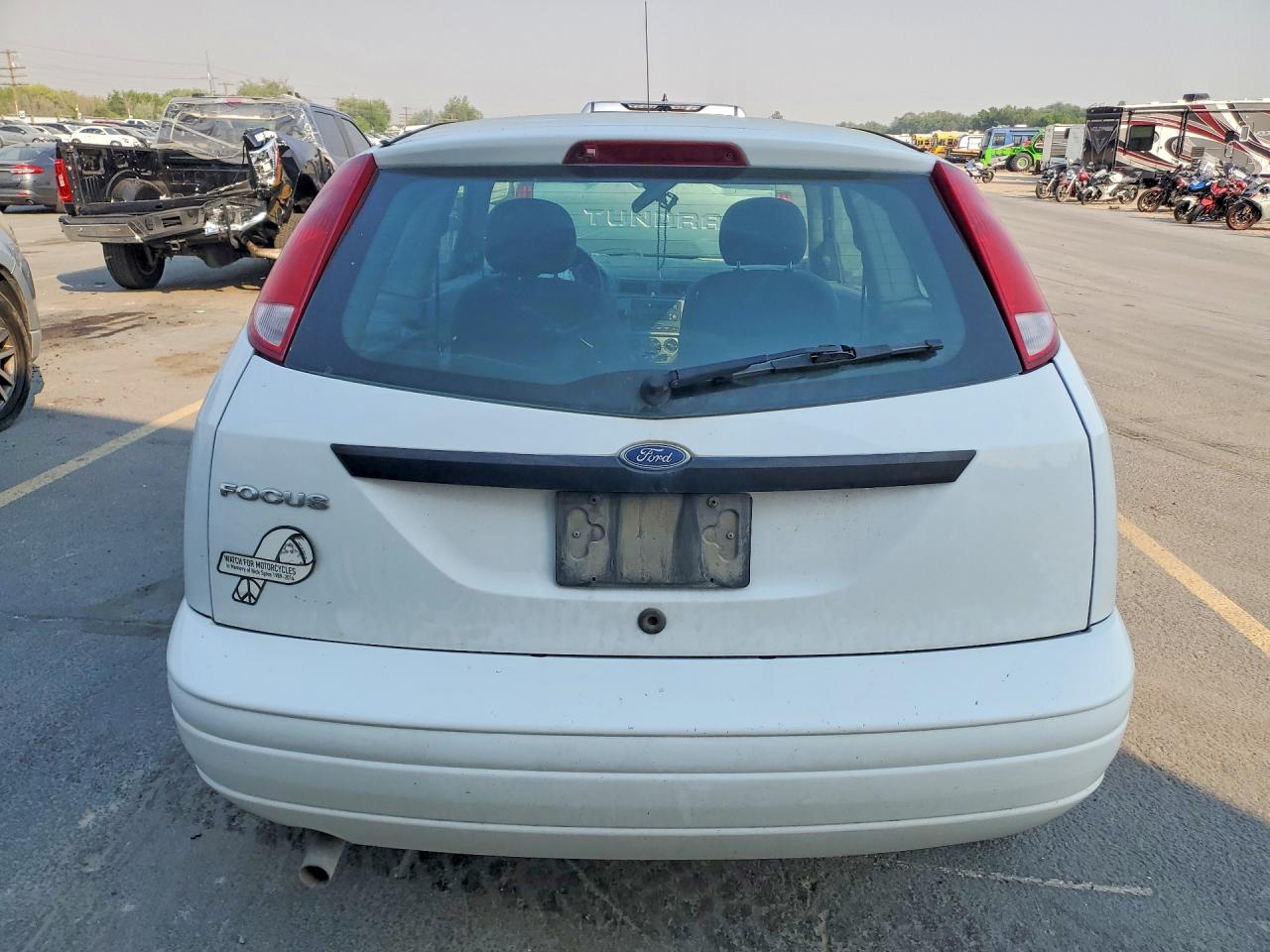 2007 Ford Focus Zx3 White vin: 1FAFP31N57W117376