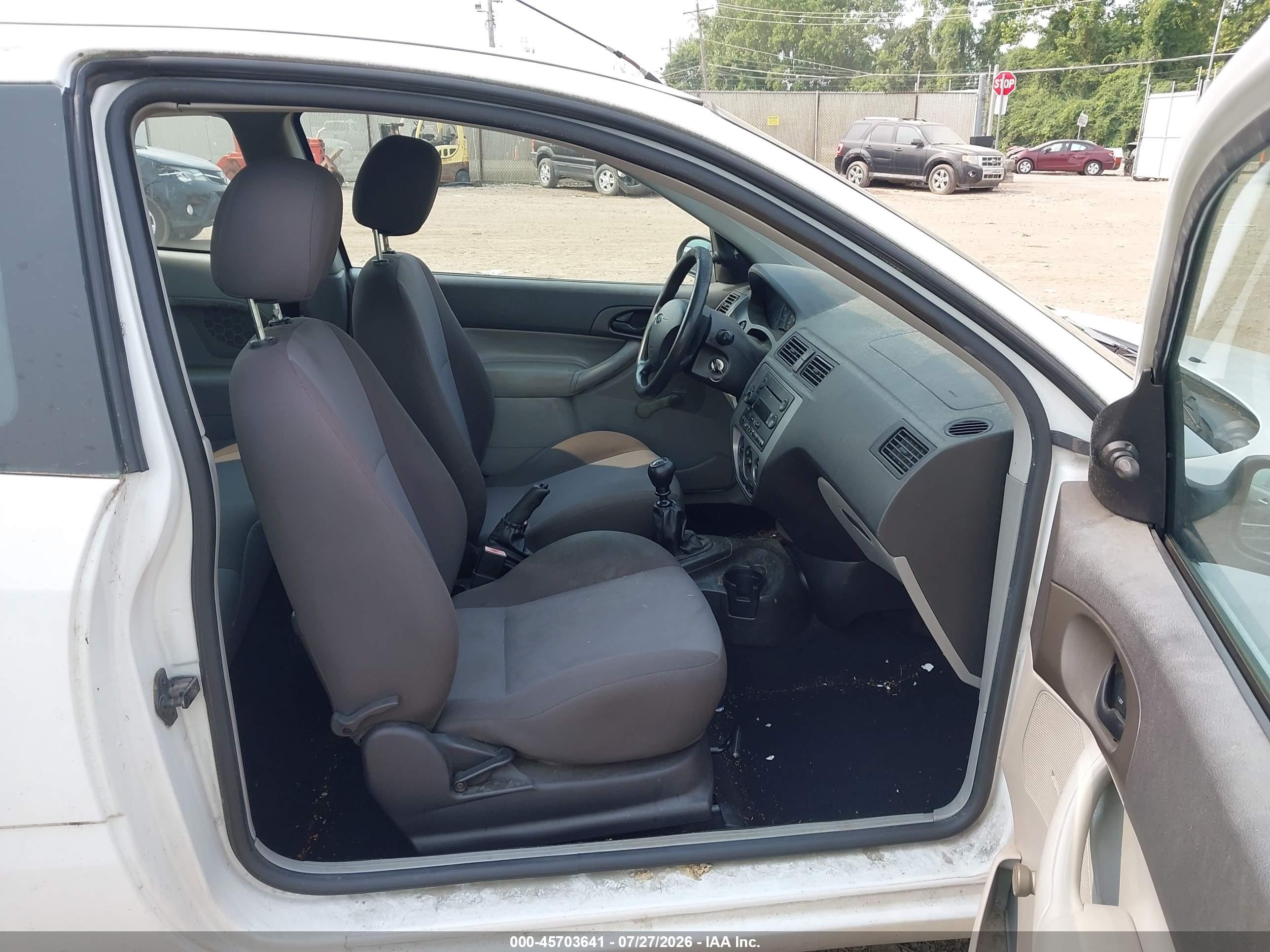 2007 Ford Focus S/se/ses White vin: 1FAFP31N97W192503