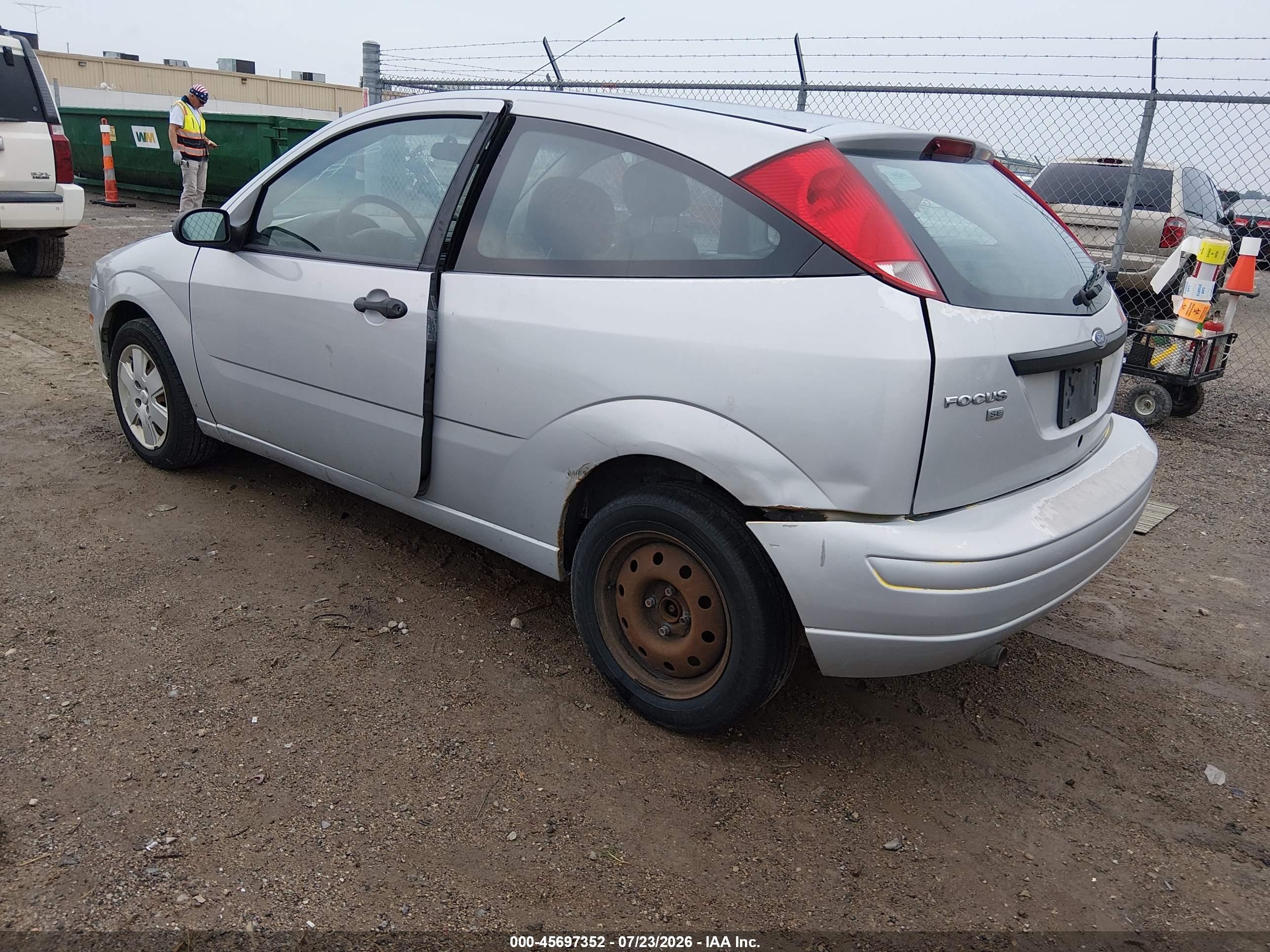 2007 Ford Focus S/se/ses Silver vin: 1FAFP31N97W314597