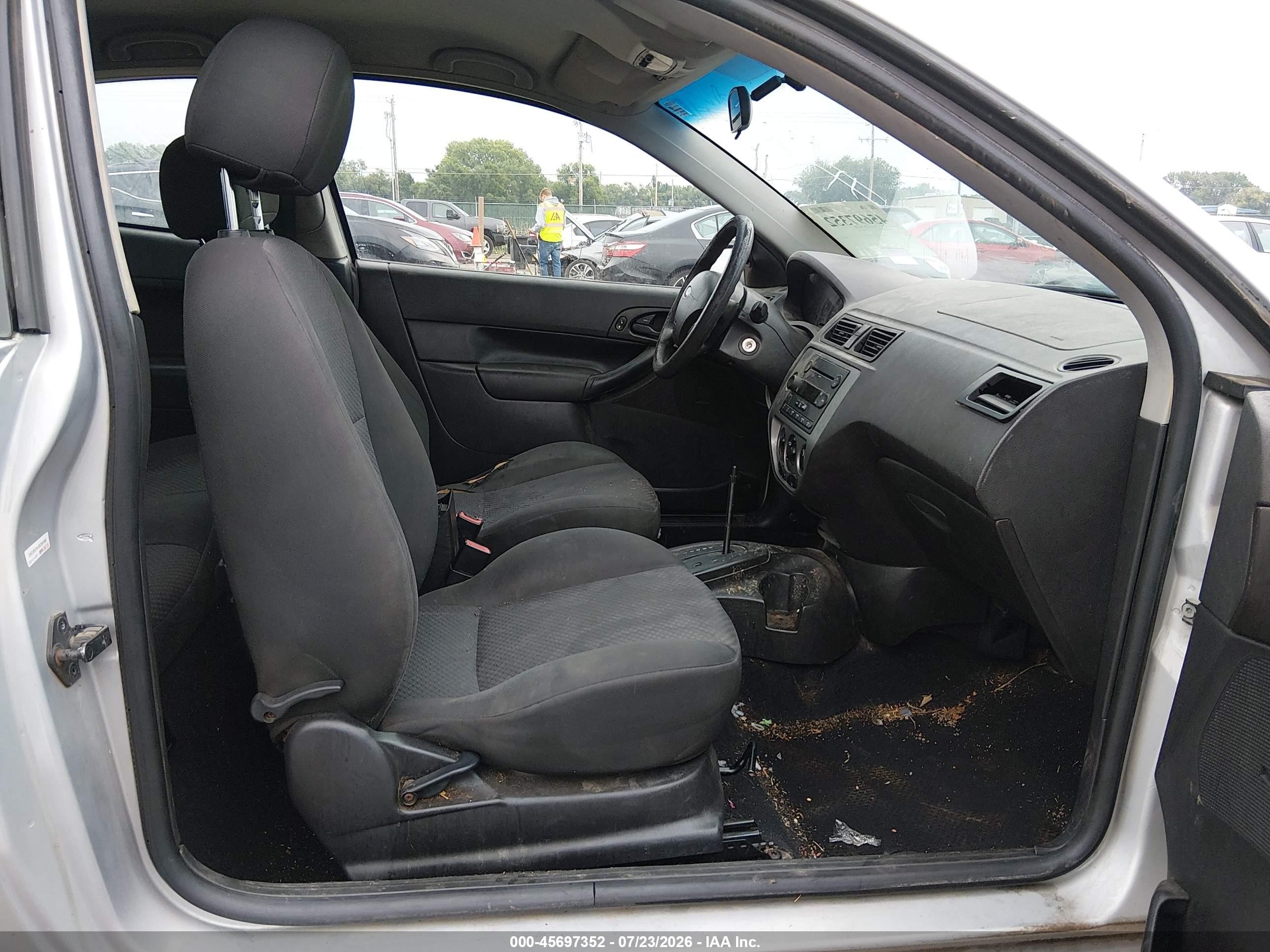 2007 Ford Focus S/se/ses Silver vin: 1FAFP31N97W314597