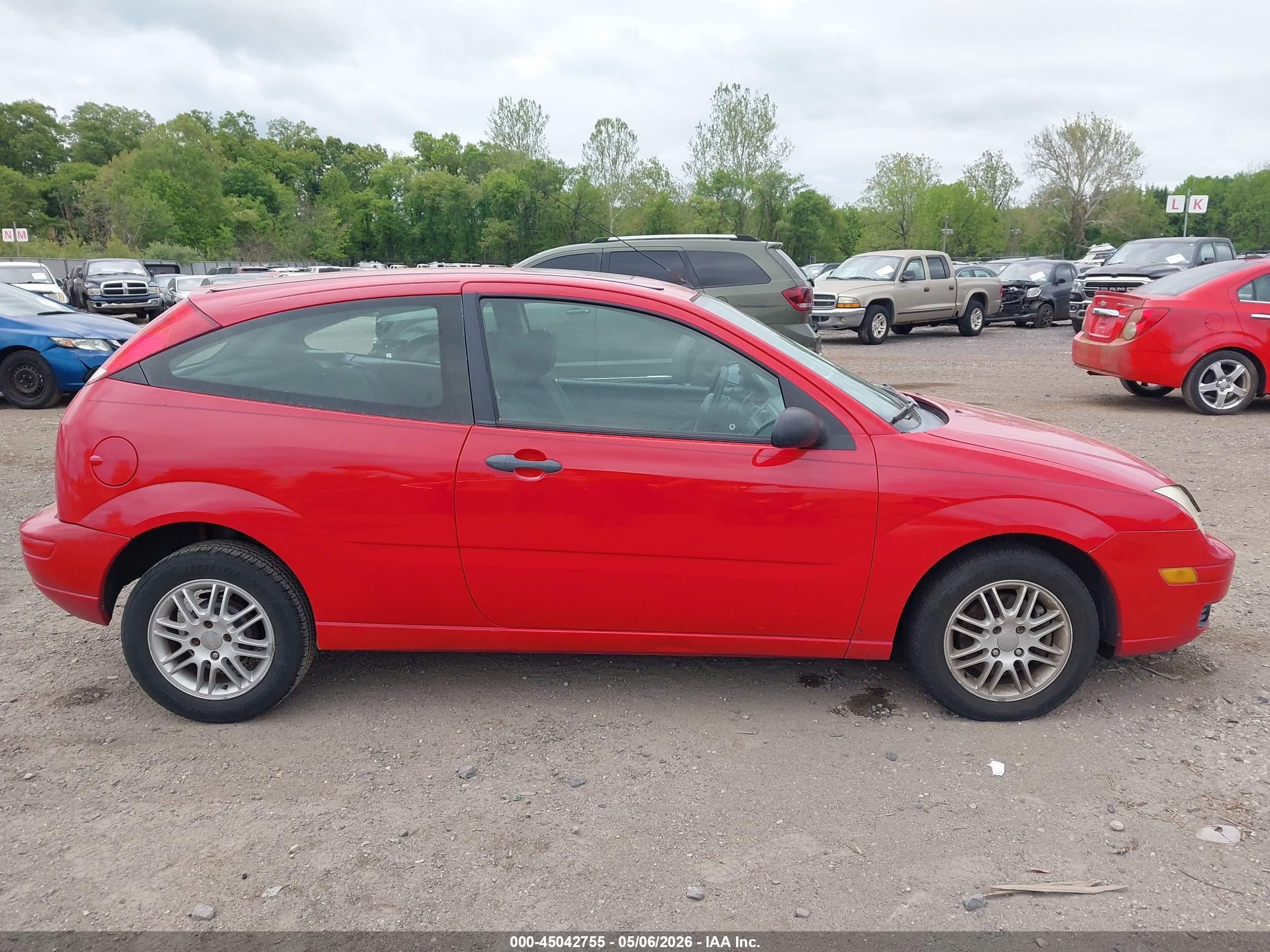 2007 Ford Focus S/se/ses Красный vin: 1FAFP31NX7W247007
