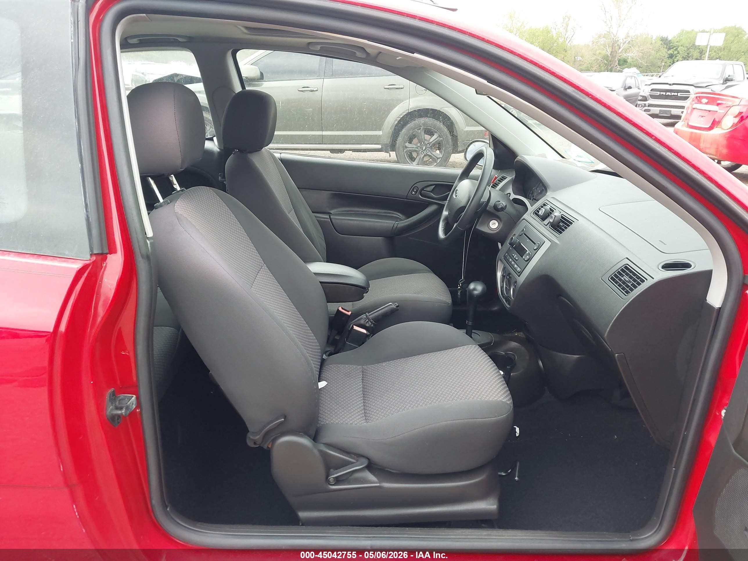 2007 Ford Focus S/se/ses Красный vin: 1FAFP31NX7W247007