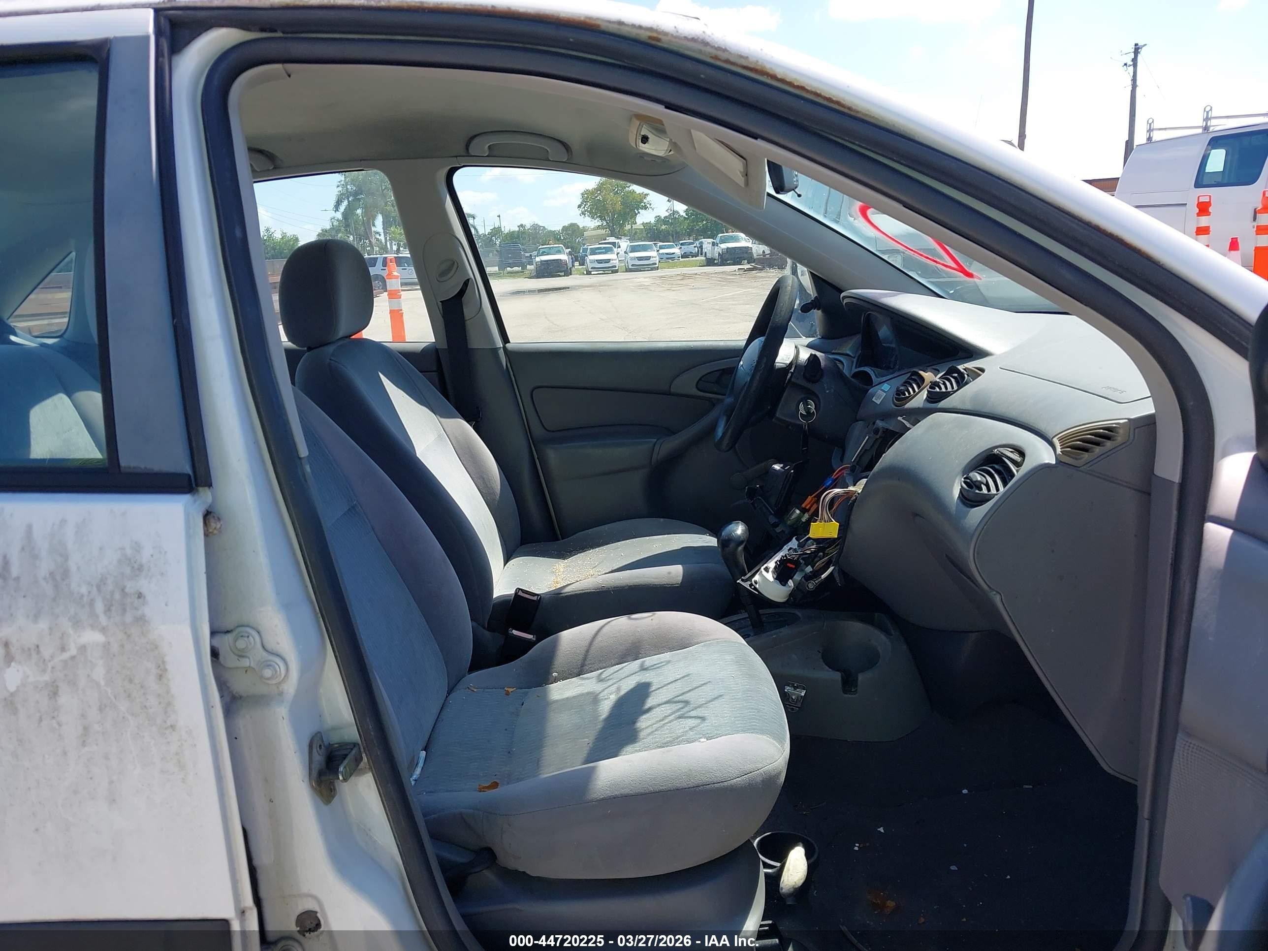 2001 Ford Focus Lx Белый vin: 1FAFP33P01W123978