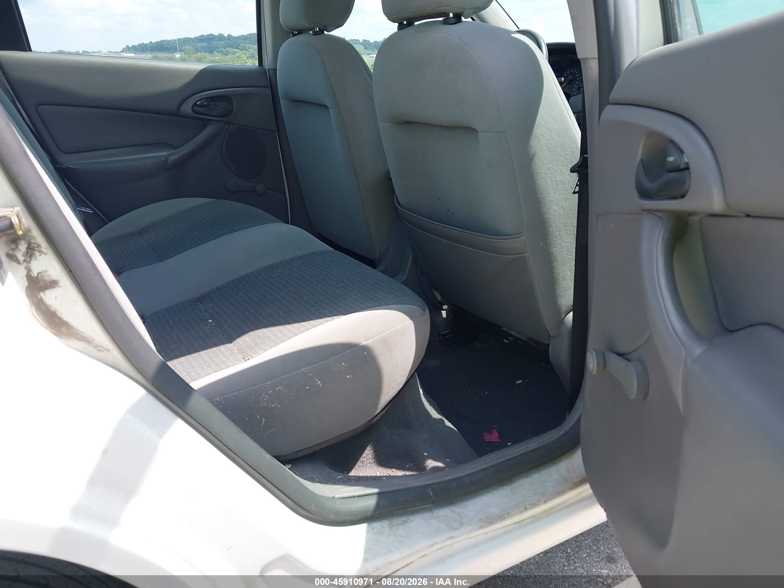 2003 Ford Focus Lx White vin: 1FAFP33P83W340911