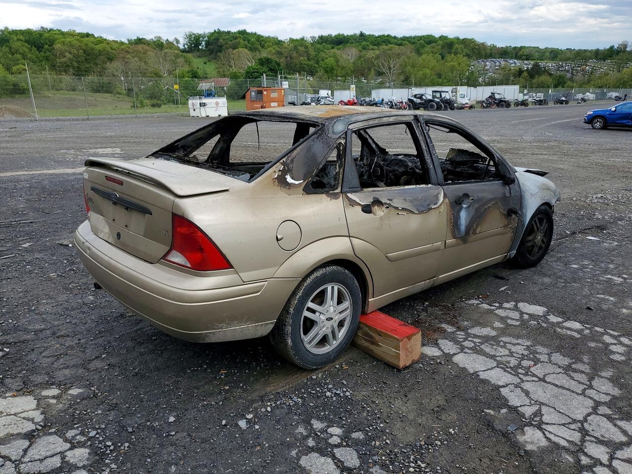 2000 Ford Focus Se Tan vin: 1FAFP3430YW255323
