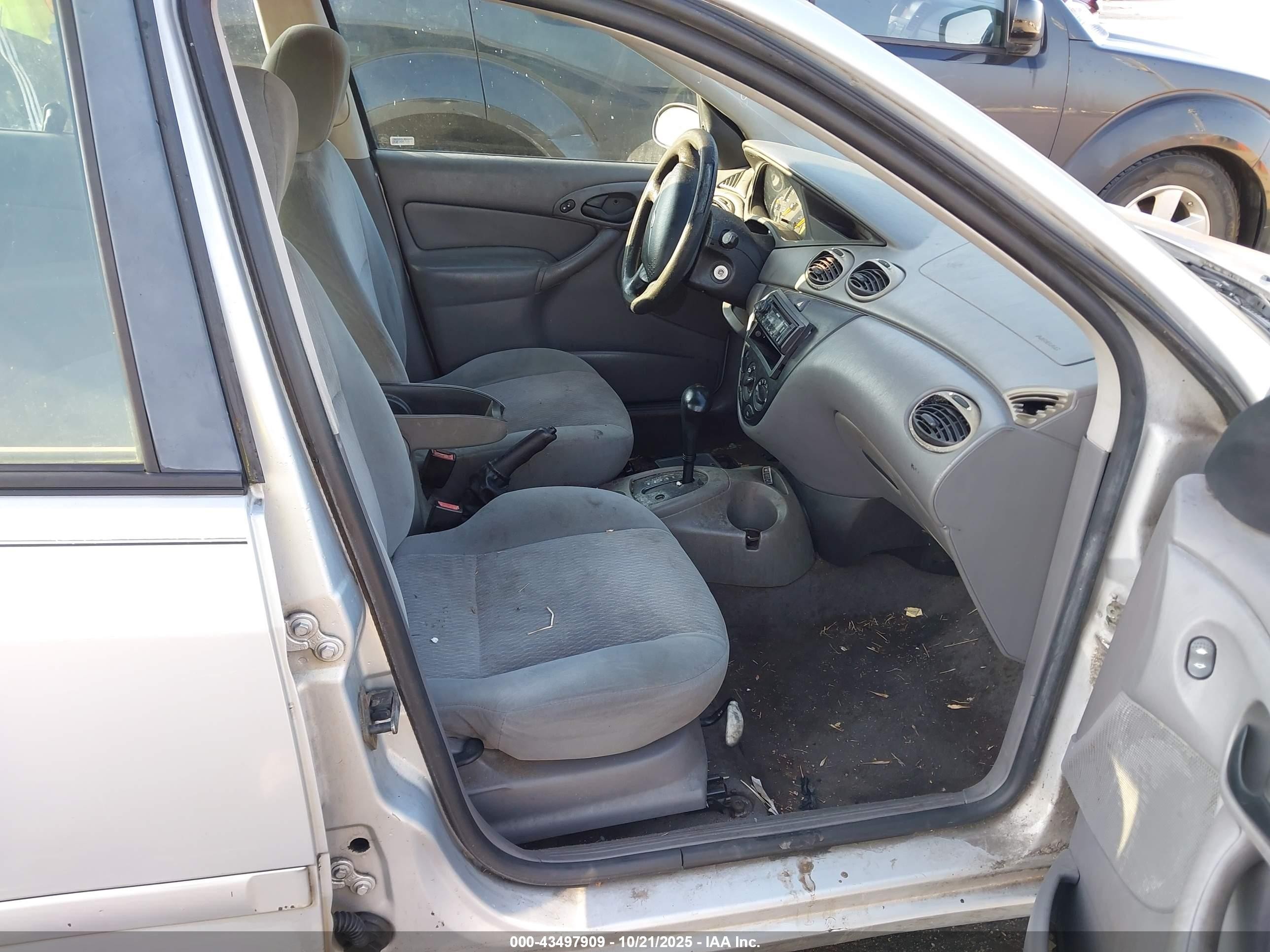 2000 Ford Focus Se Silver vin: 1FAFP3434YW382253