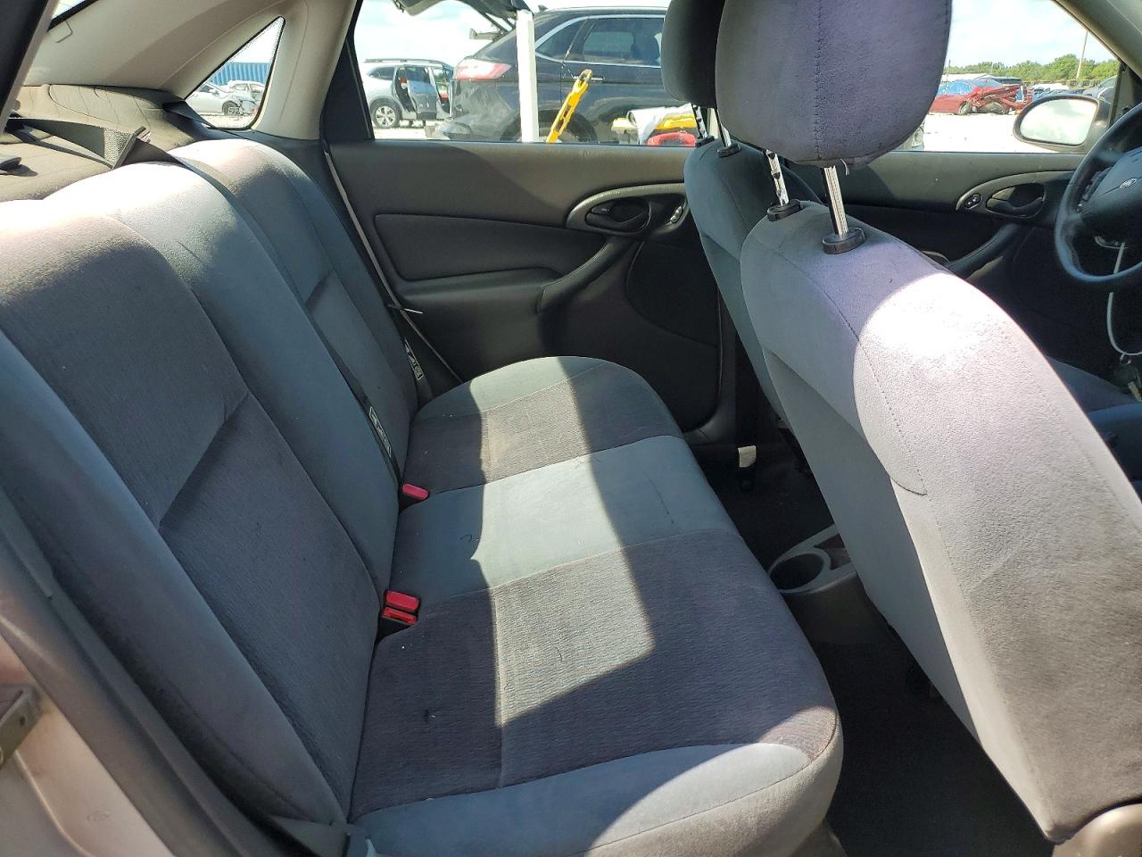 2001 Ford Focus Se Silver vin: 1FAFP34371W116358