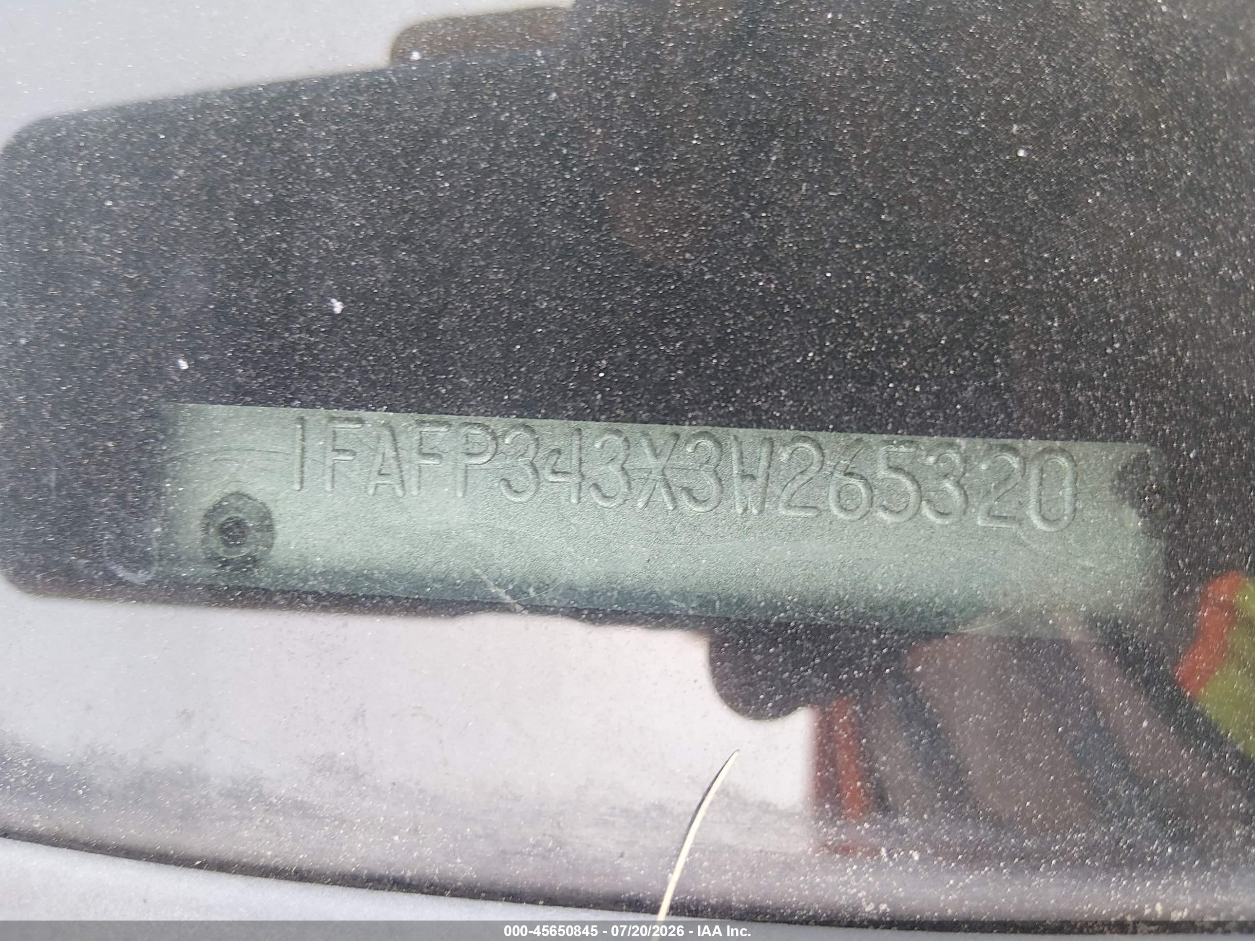 2003 Ford Focus Se Red vin: 1FAFP343X3W265320