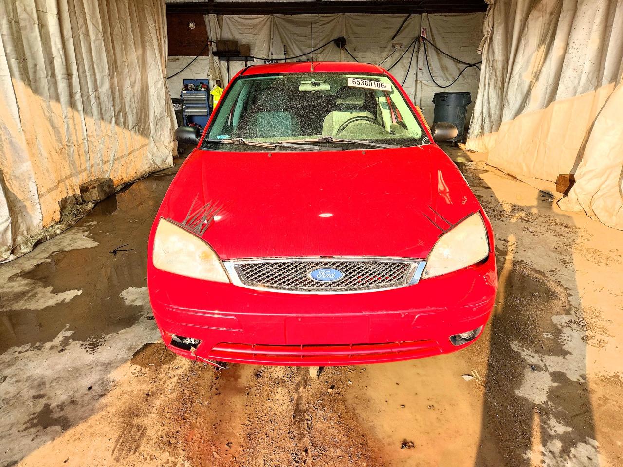 2005 Ford Focus Zx4 Red vin: 1FAFP34N05W193287