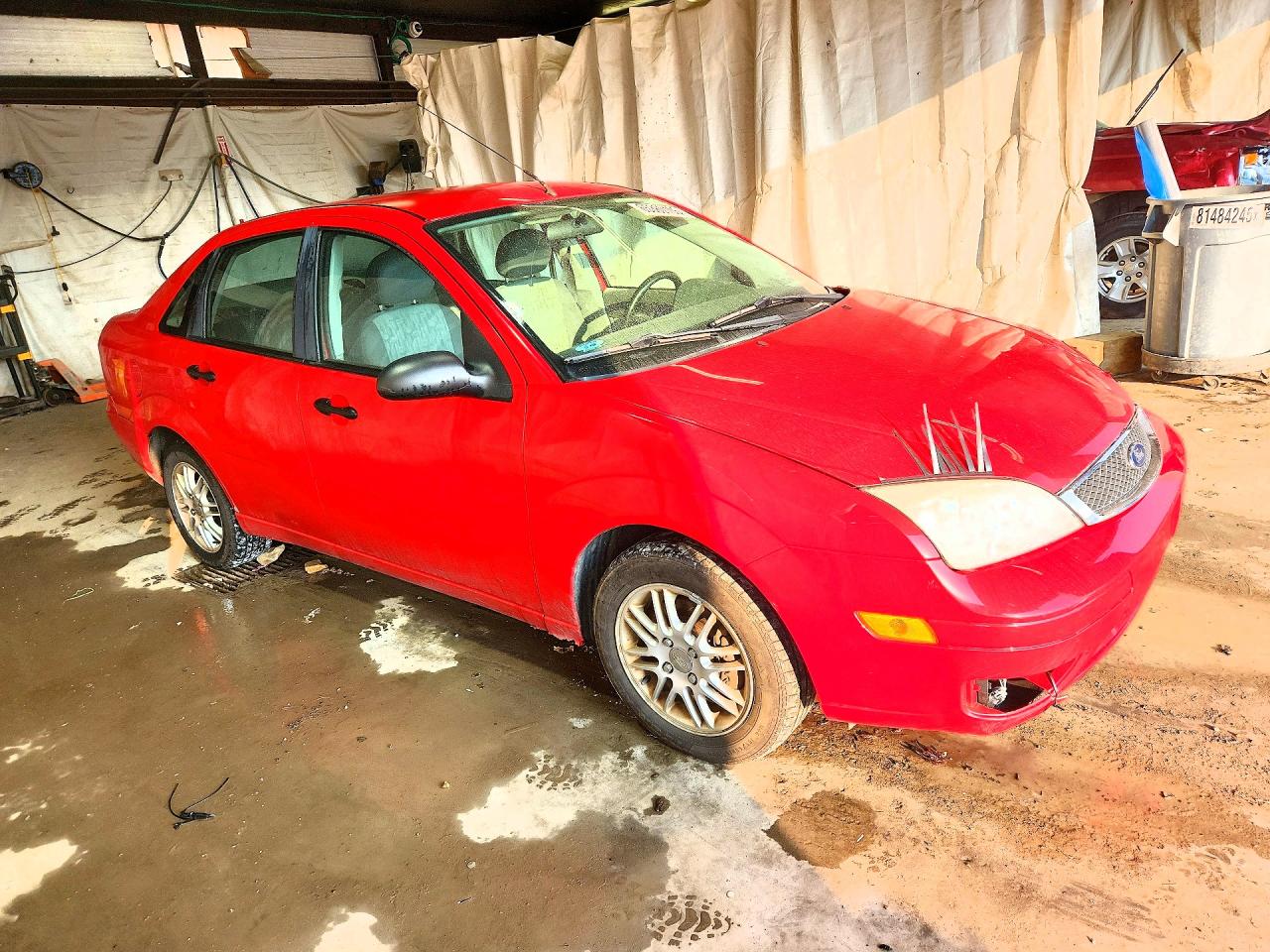 2005 Ford Focus Zx4 Red vin: 1FAFP34N05W193287