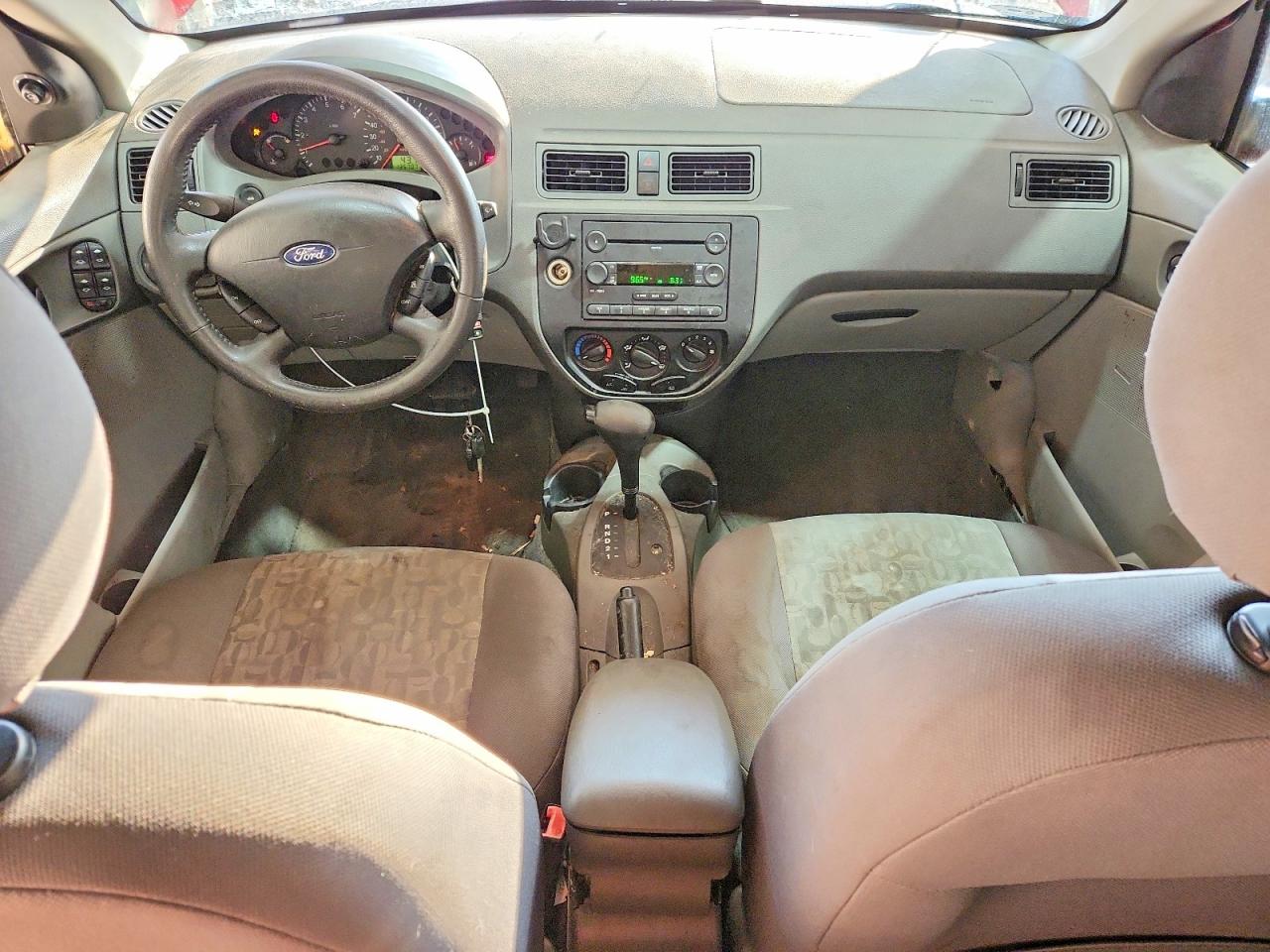 2005 Ford Focus Zx4 Red vin: 1FAFP34N05W193287