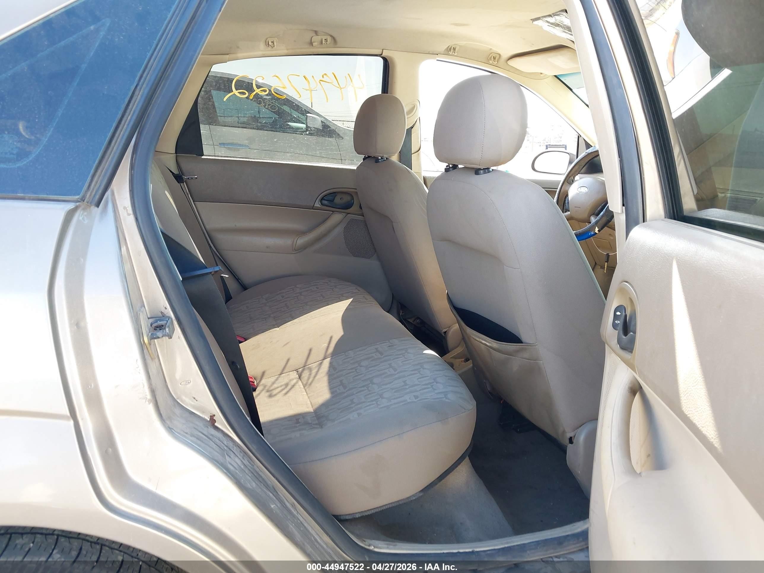 2005 Ford Focus Zx4 Tan vin: 1FAFP34N05W207253