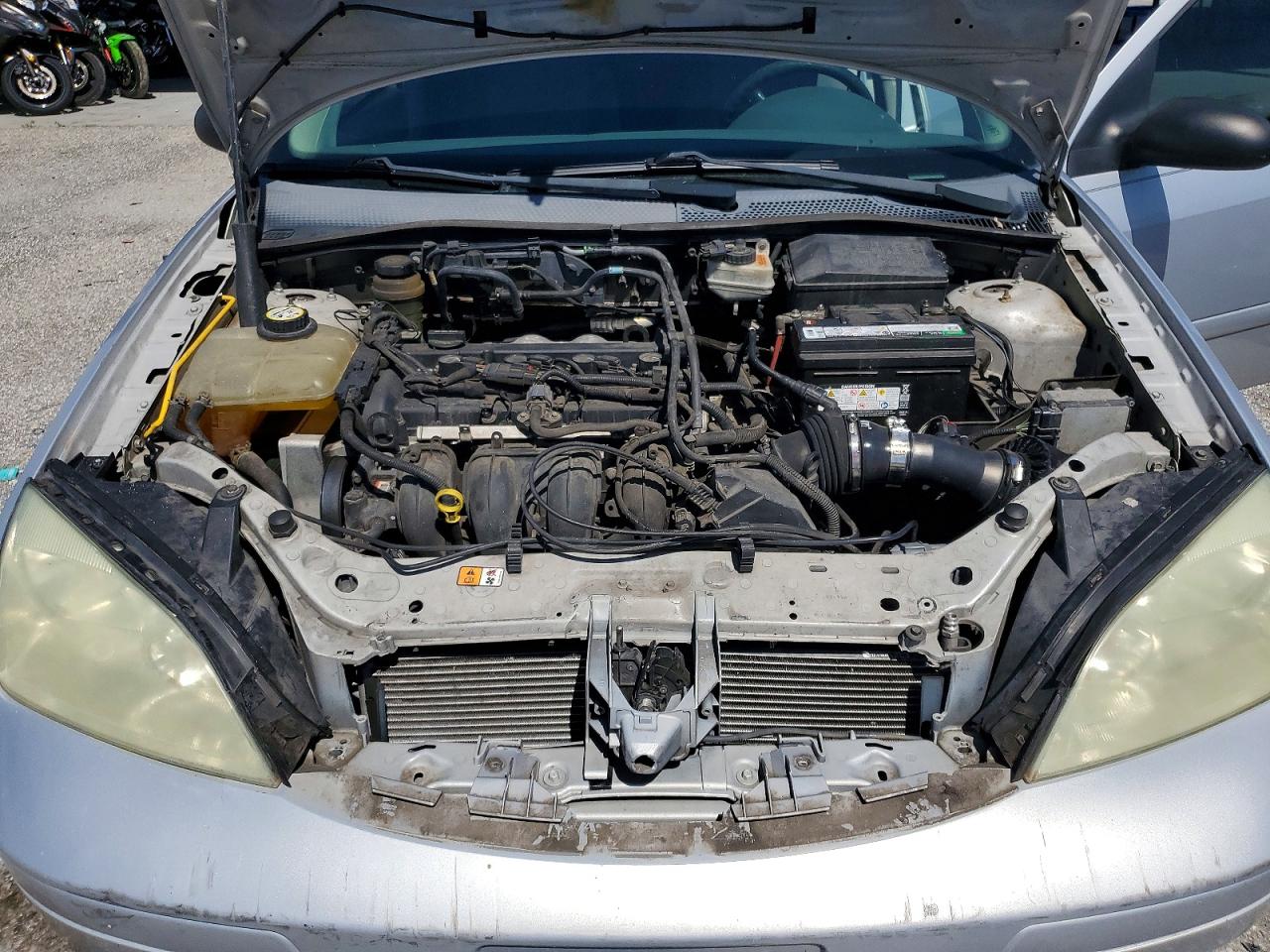 2005 Ford Focus Zx4 Silver vin: 1FAFP34N05W256291