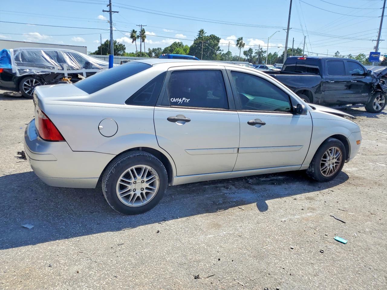 2005 Ford Focus Zx4 Silver vin: 1FAFP34N05W256291