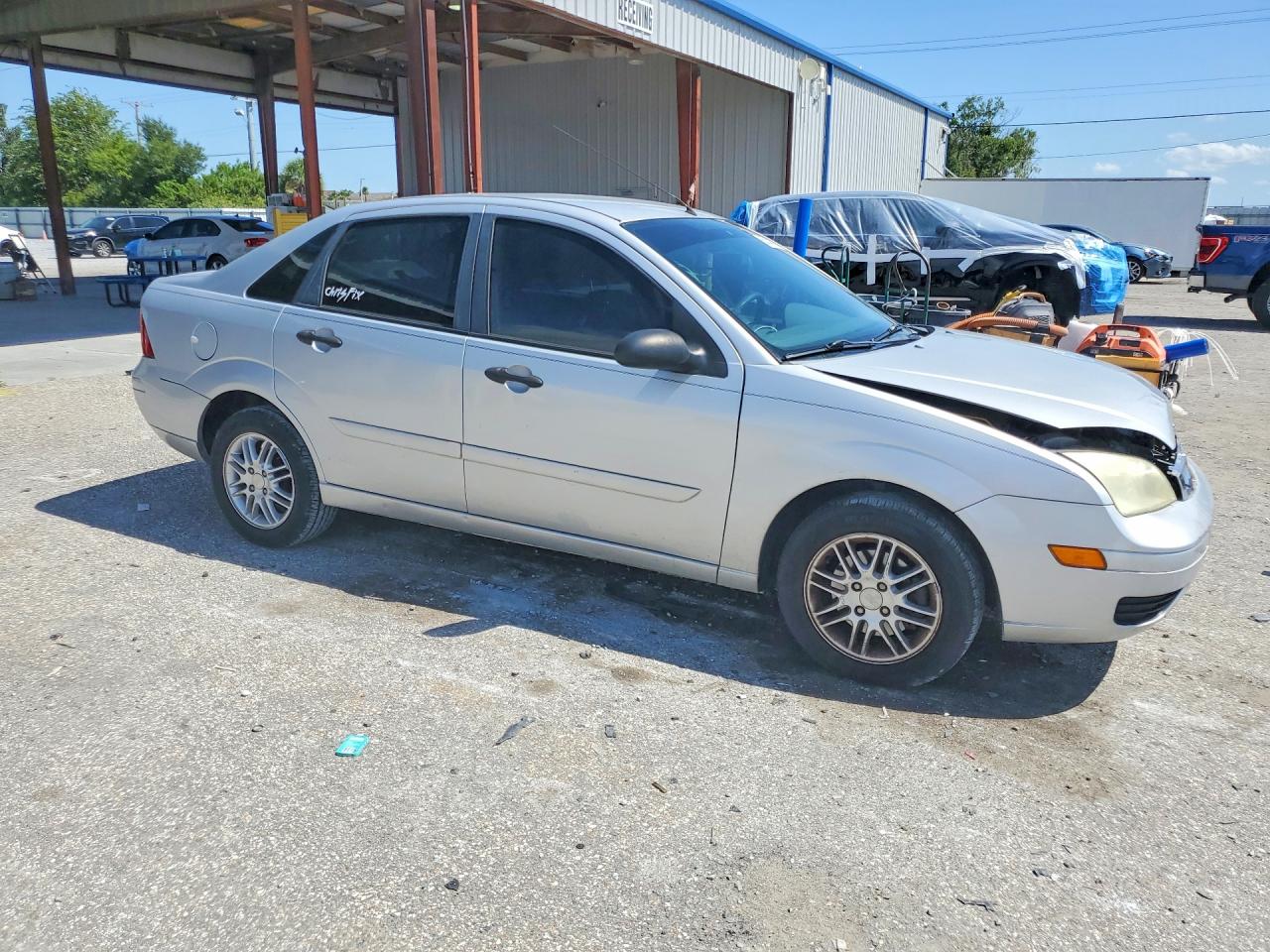 2005 Ford Focus Zx4 Silver vin: 1FAFP34N05W256291