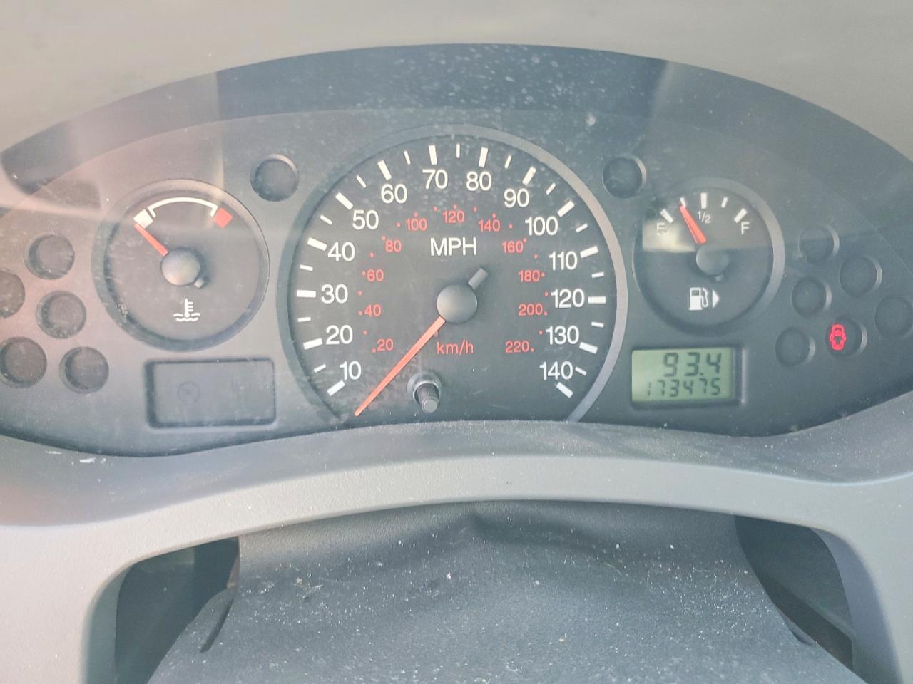 2005 Ford Focus Zx4 Silver vin: 1FAFP34N05W256291