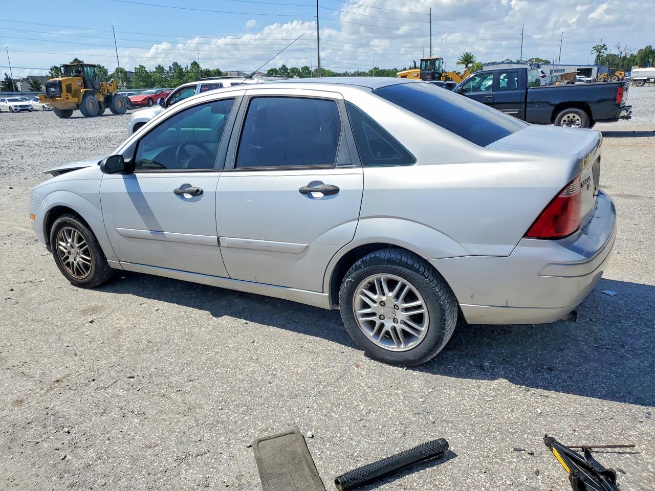 2005 Ford Focus Zx4 Silver vin: 1FAFP34N05W256291