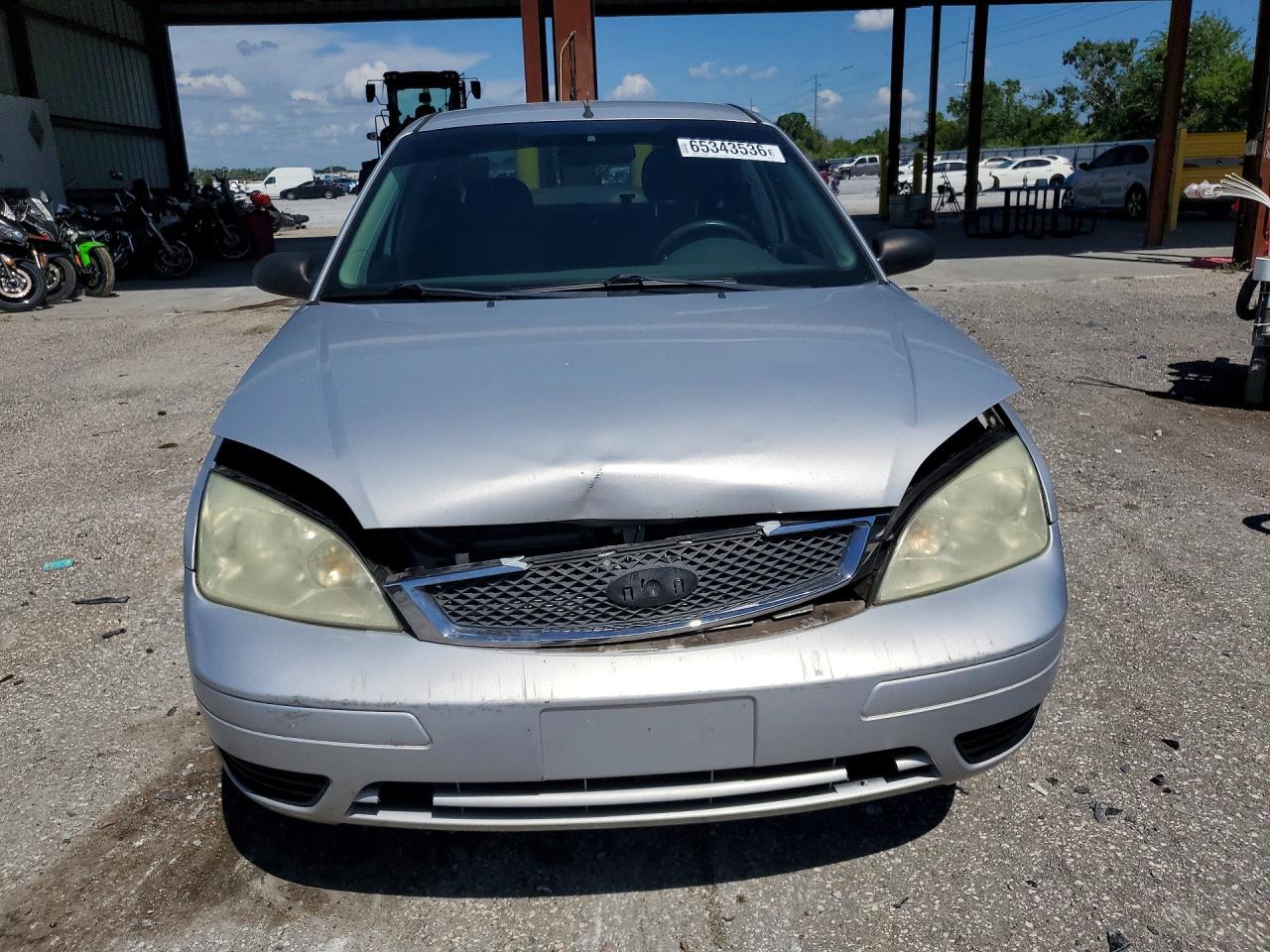 2005 Ford Focus Zx4 Silver vin: 1FAFP34N05W256291