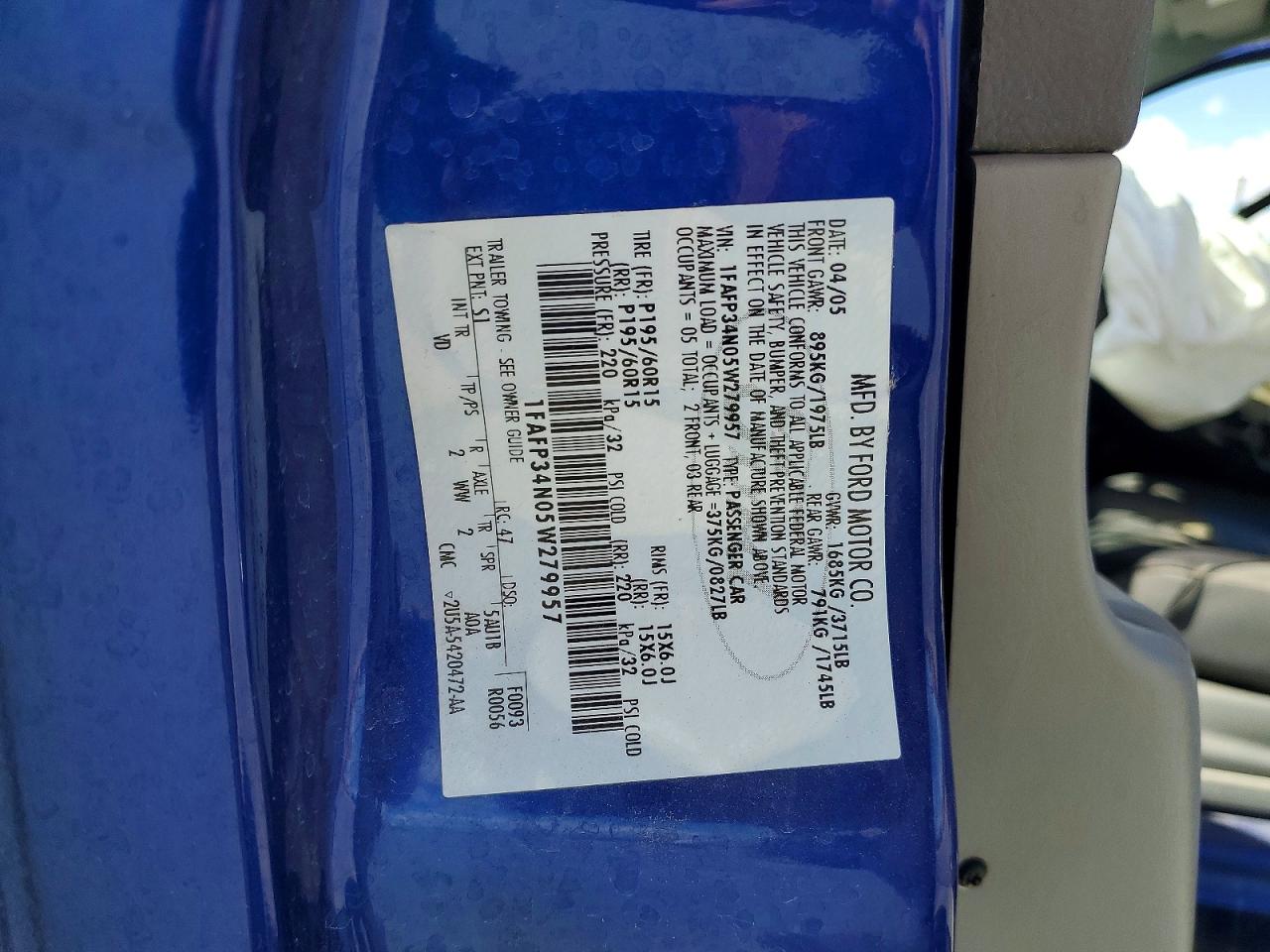 2005 Ford Focus Zx4 Blue vin: 1FAFP34N05W279957