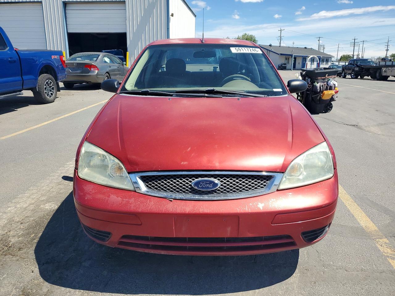 2005 Ford Focus Zx4 Red vin: 1FAFP34N05W307241