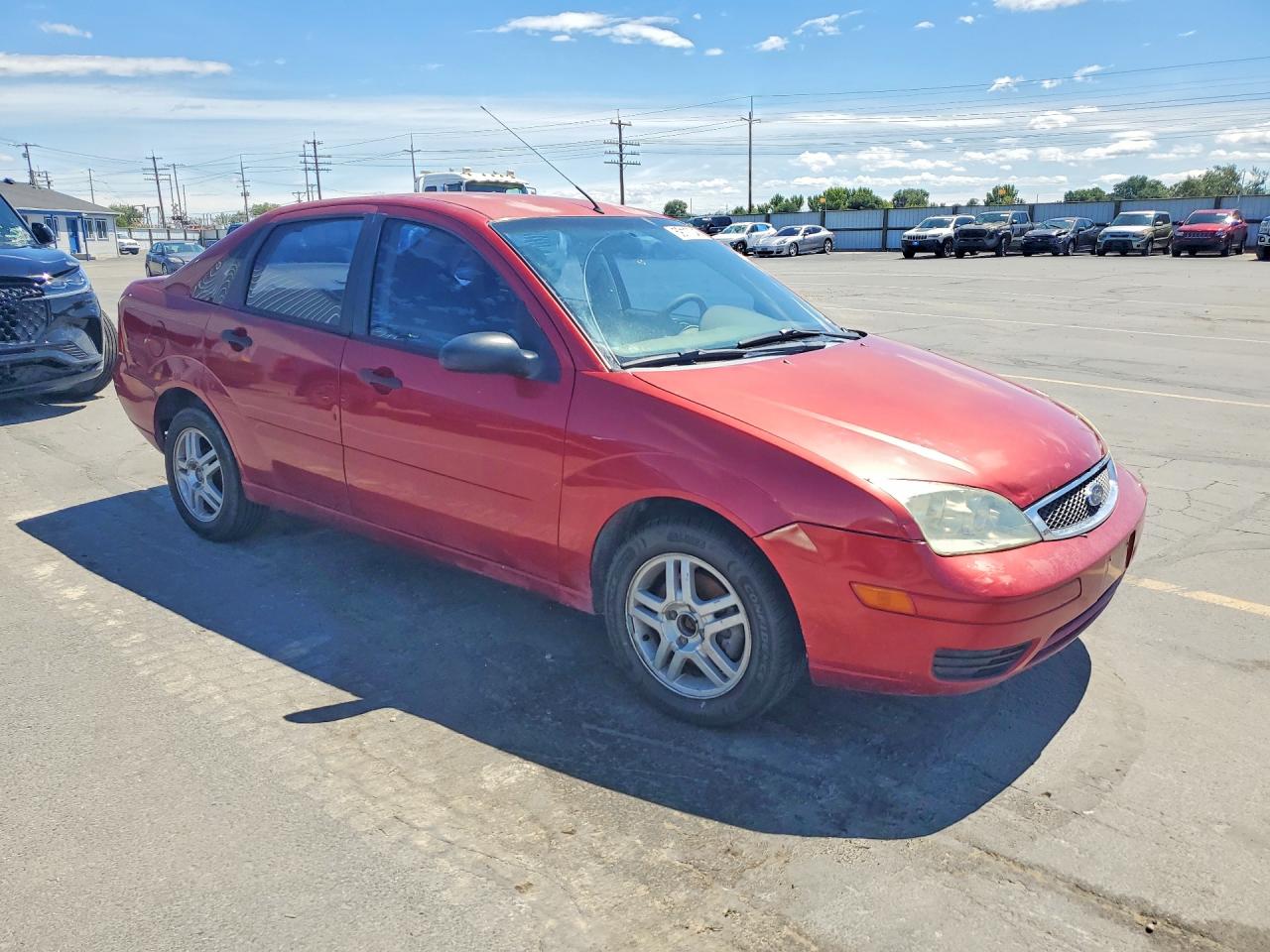 2005 Ford Focus Zx4 Red vin: 1FAFP34N05W307241
